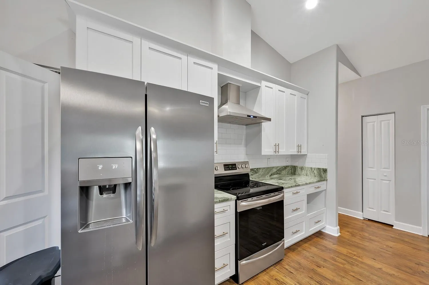 1606 E IDA ST