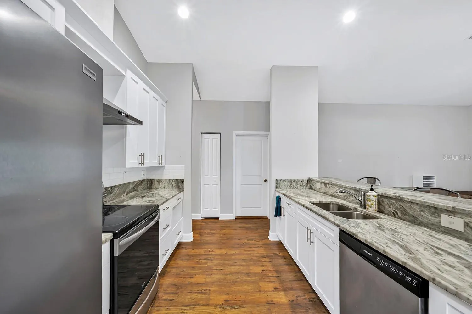 1606 E IDA ST