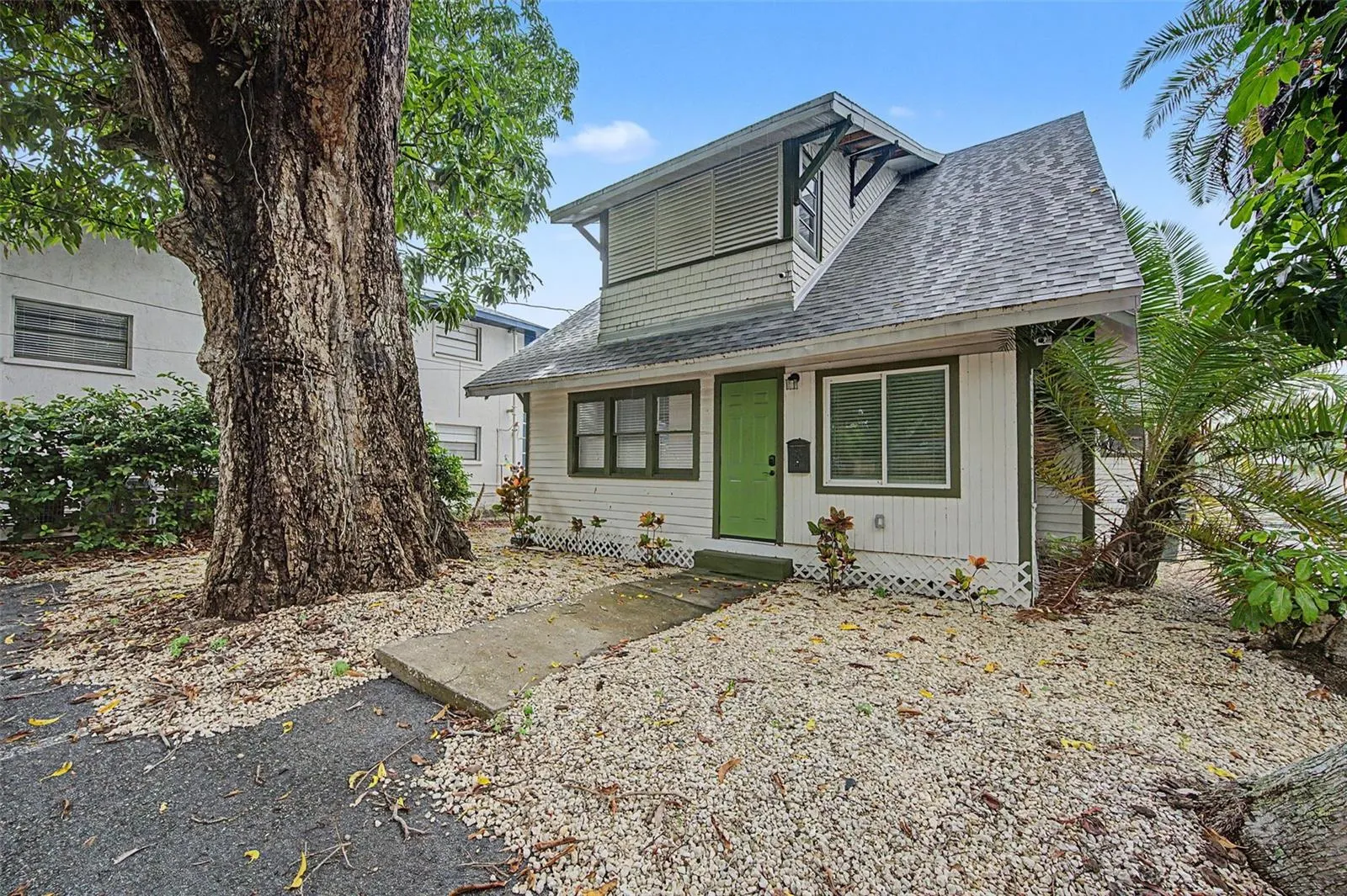 2019 MANATEE AVE W