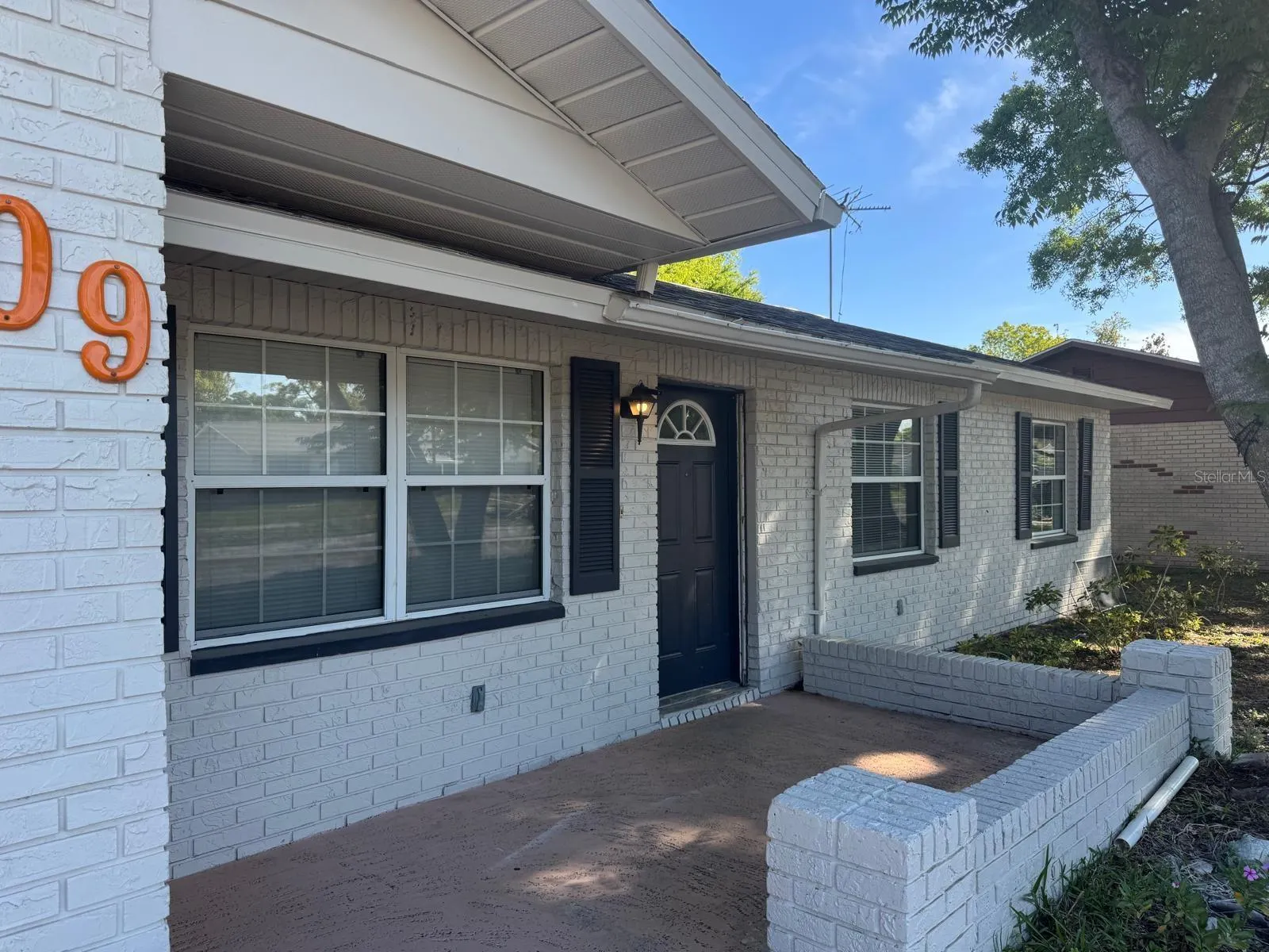 609 AVOCADO DR