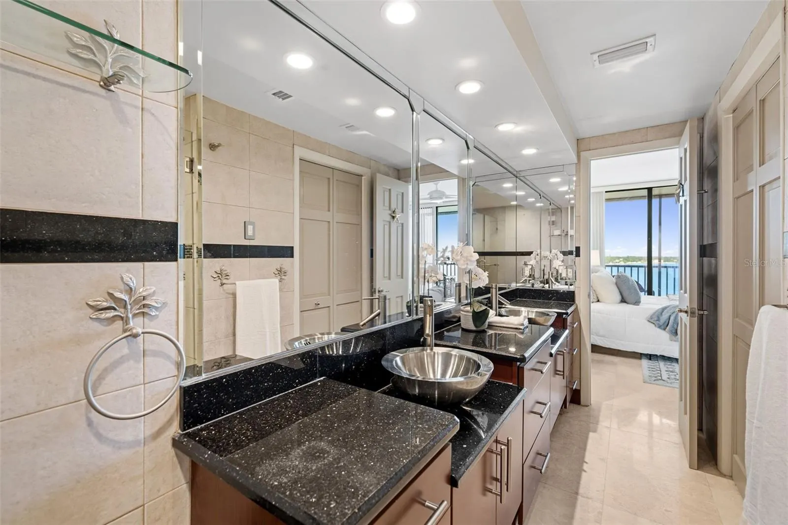 7100 SUNSHINE SKYWAY LN S #901 #901