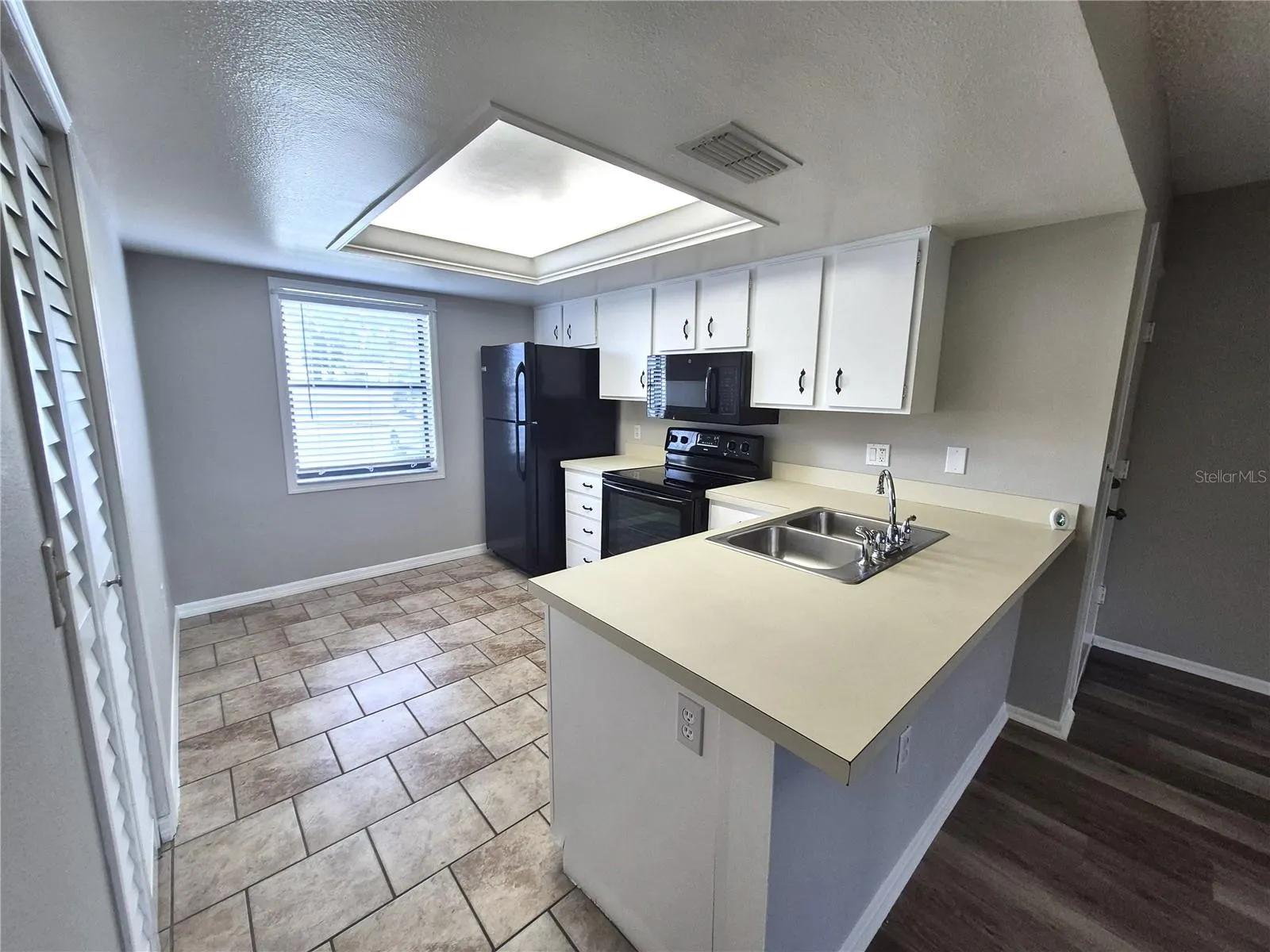 305 MEADOW LN #305 #305