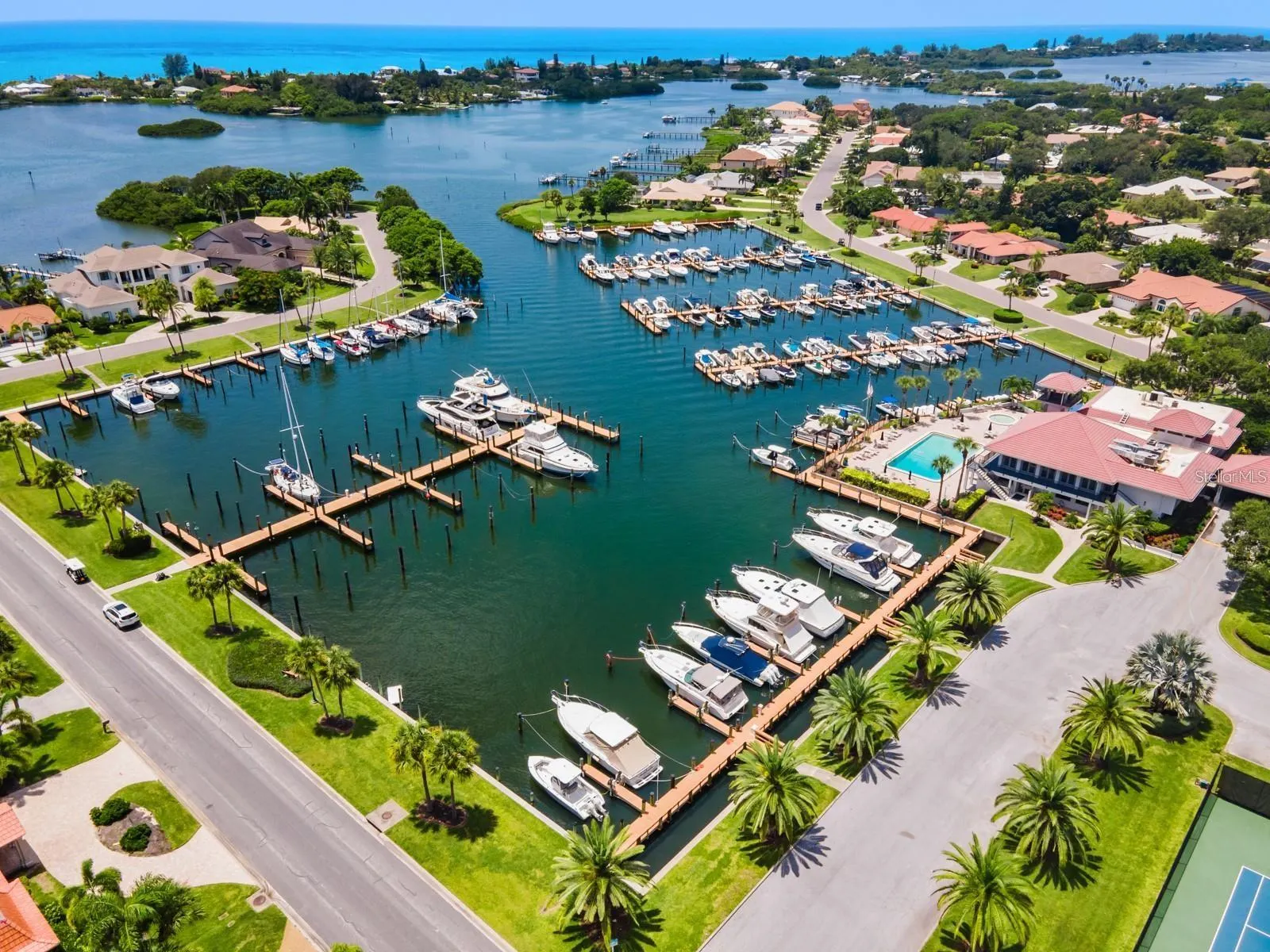 102 WINDWARD DR