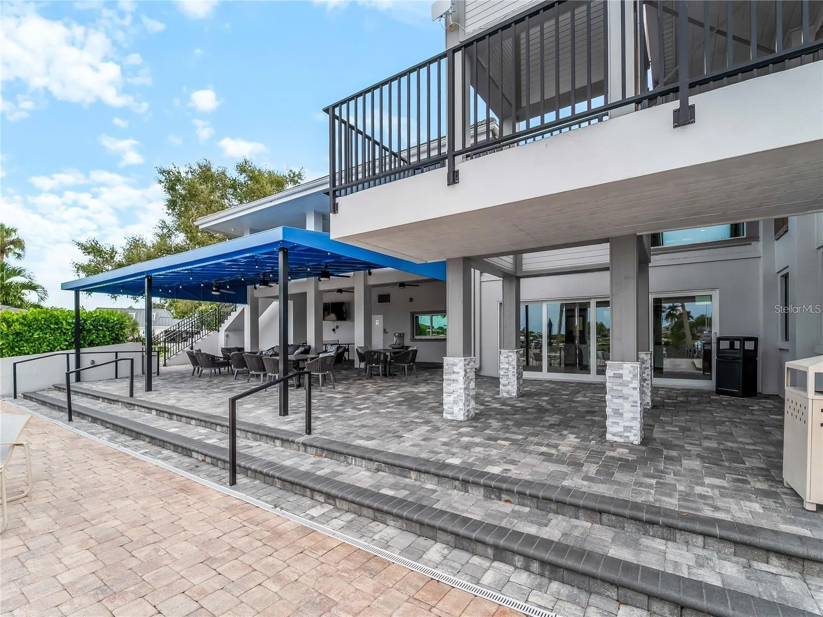 102 WINDWARD DR
