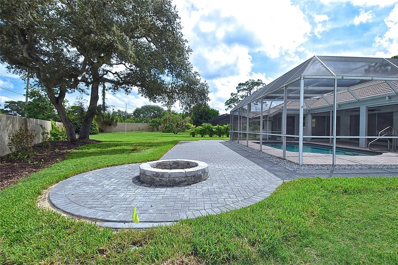 102 WINDWARD DR