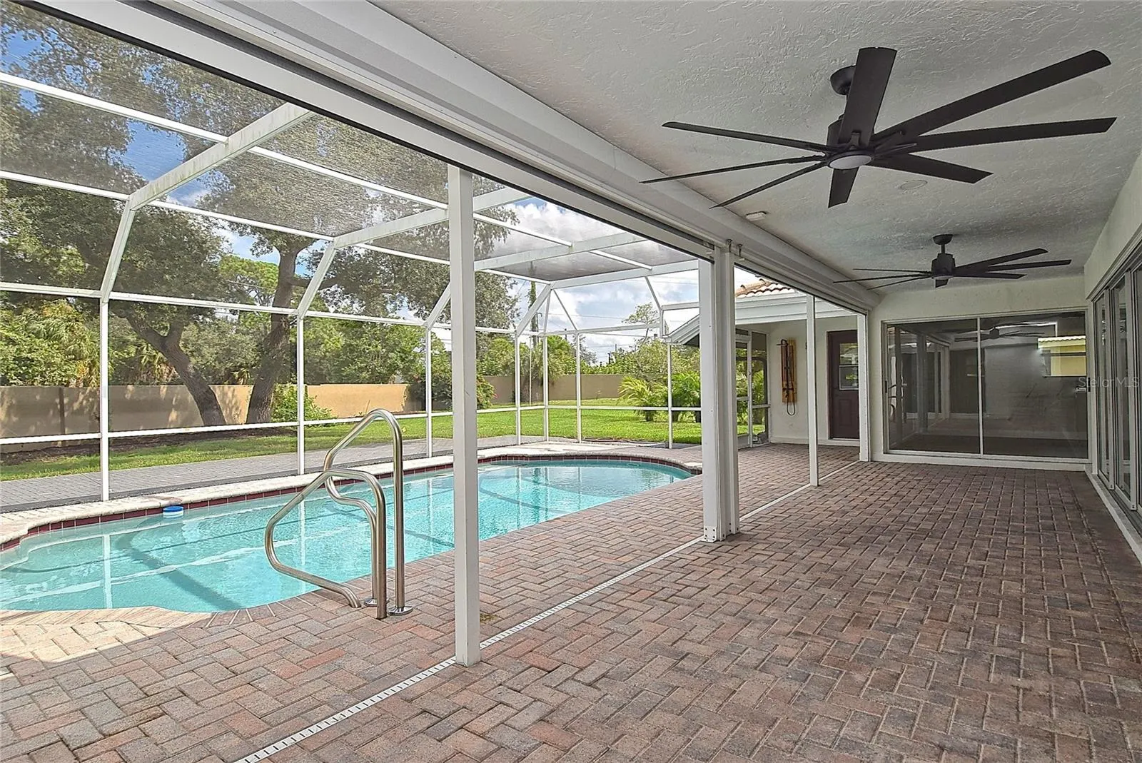 102 WINDWARD DR