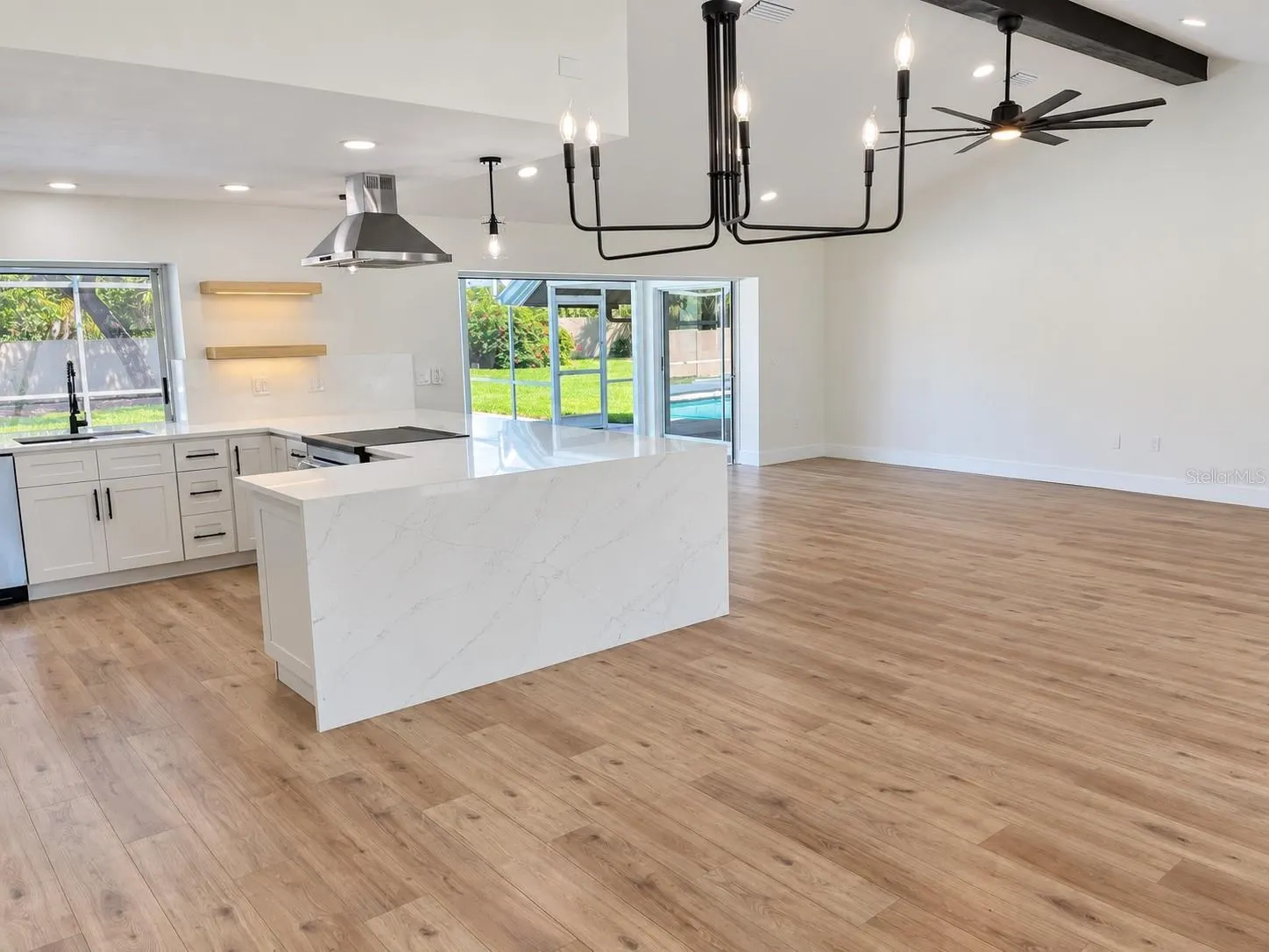 102 WINDWARD DR