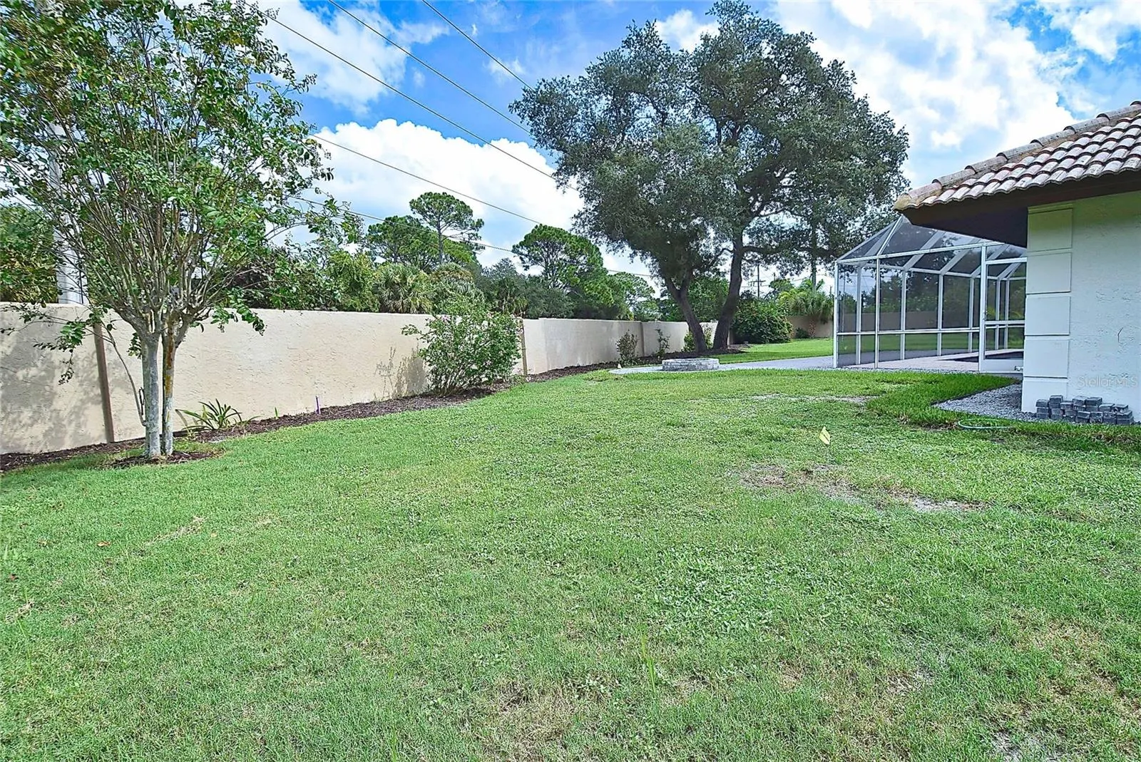 102 WINDWARD DR