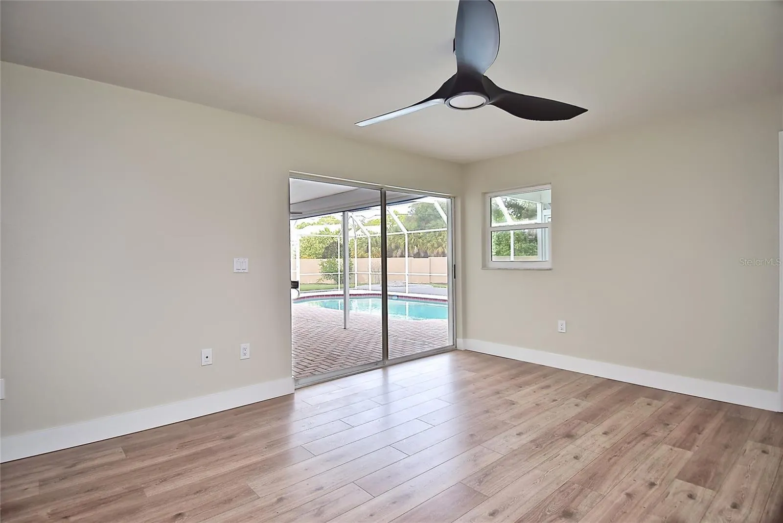 102 WINDWARD DR