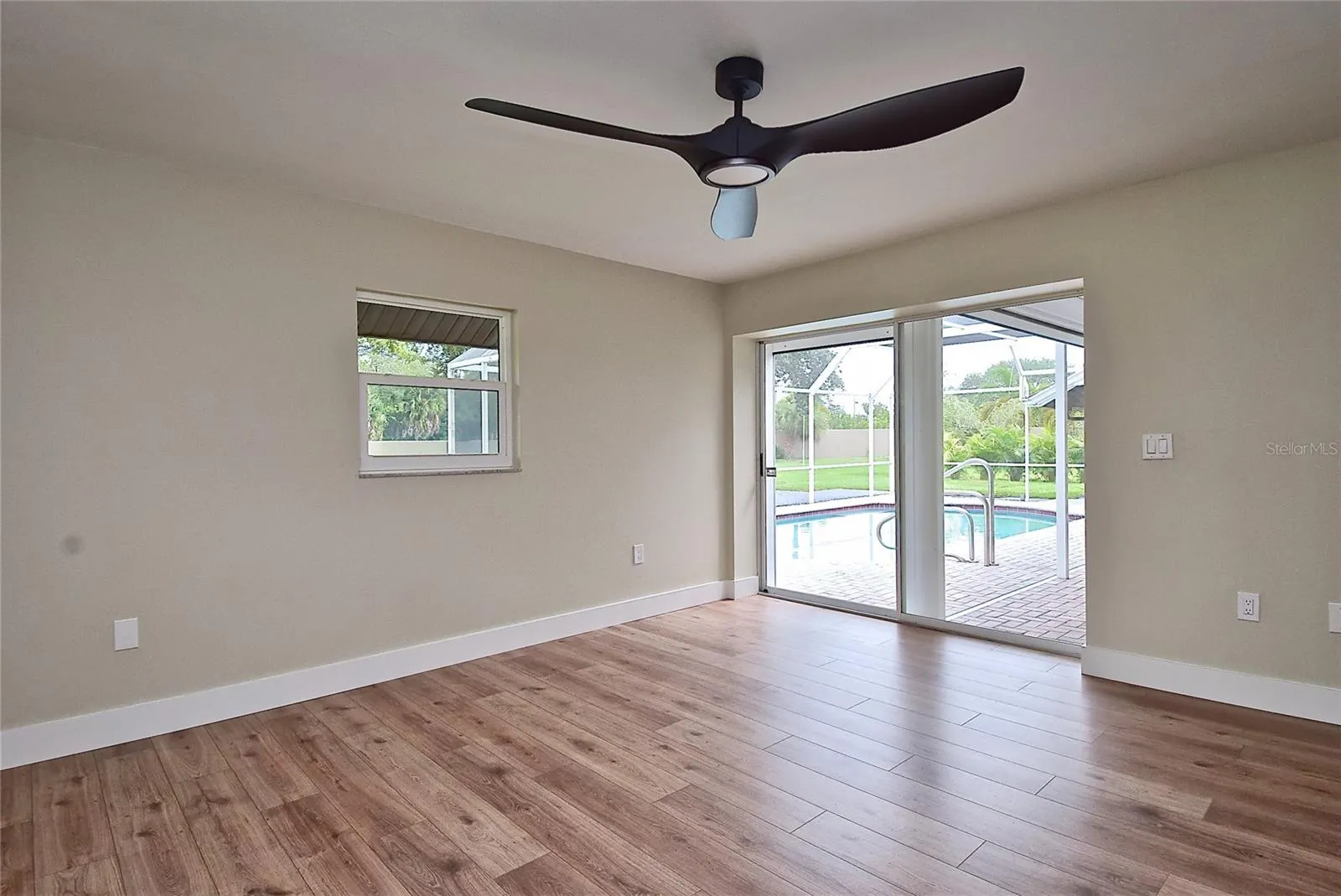 102 WINDWARD DR