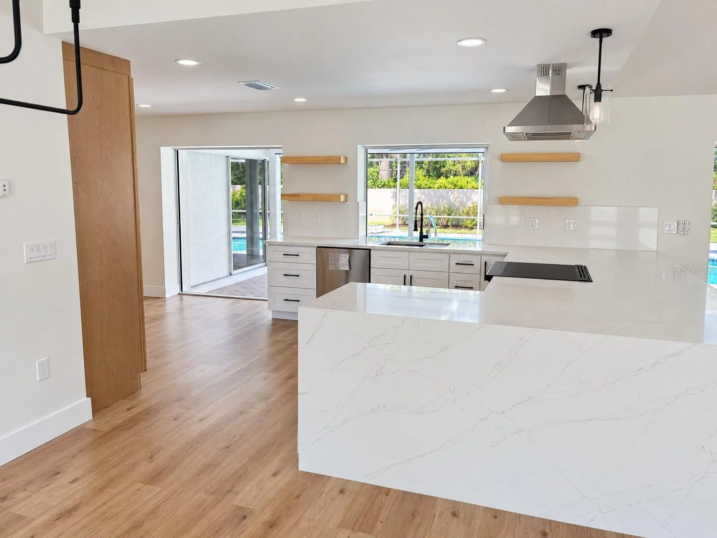 102 WINDWARD DR