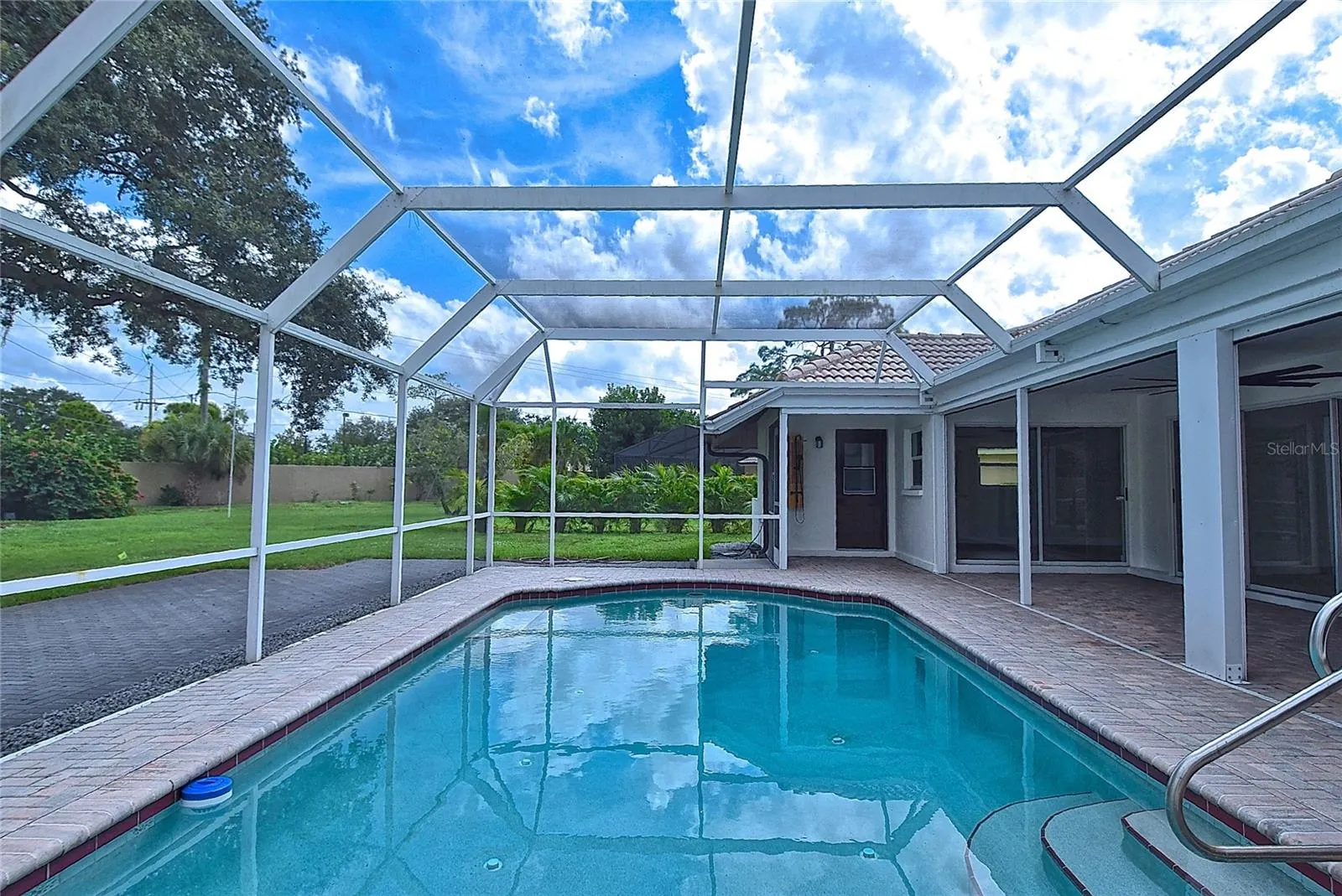 102 WINDWARD DR
