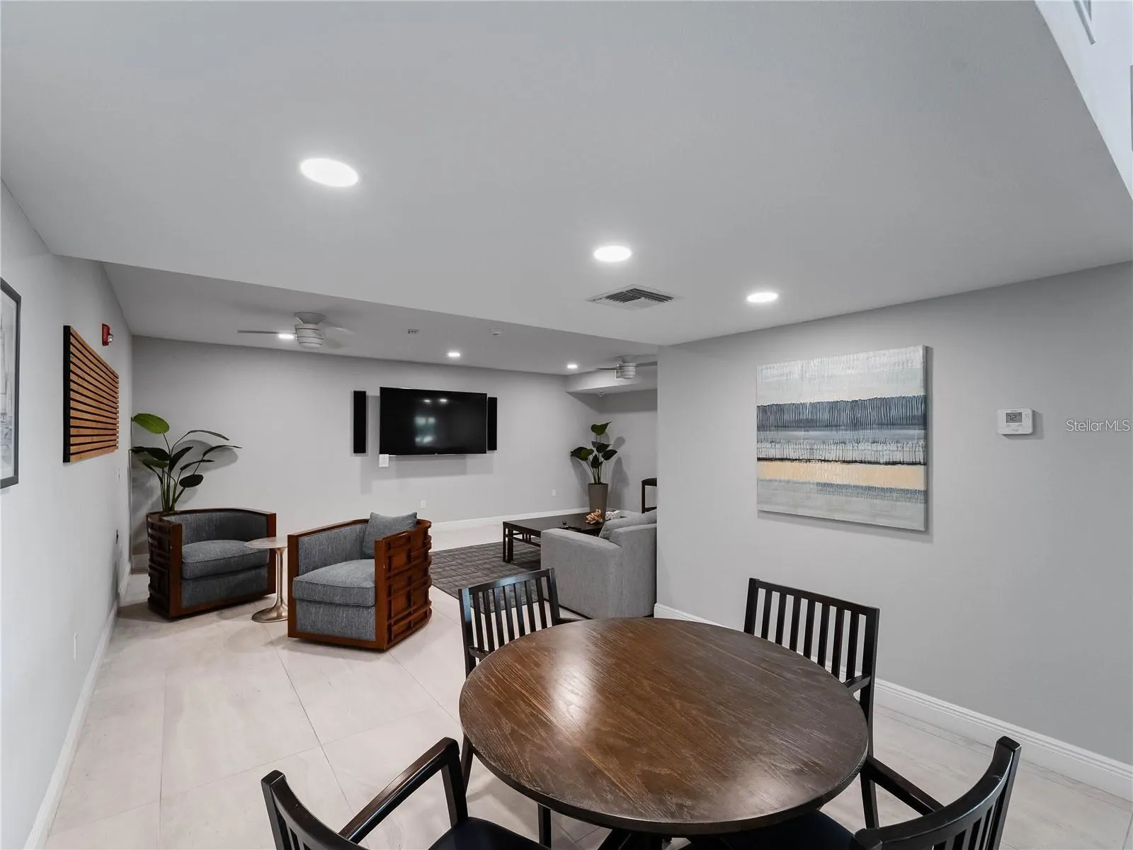 102 WINDWARD DR