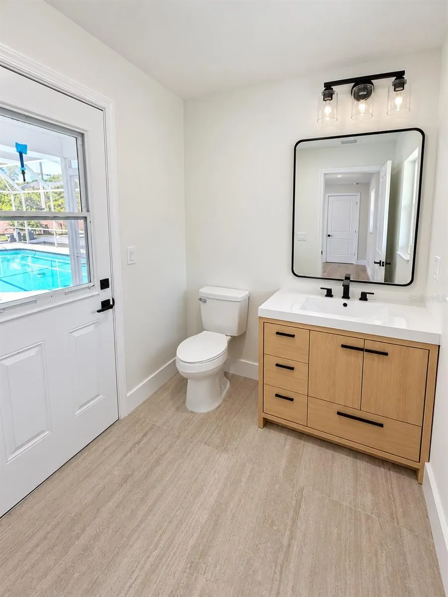 102 WINDWARD DR