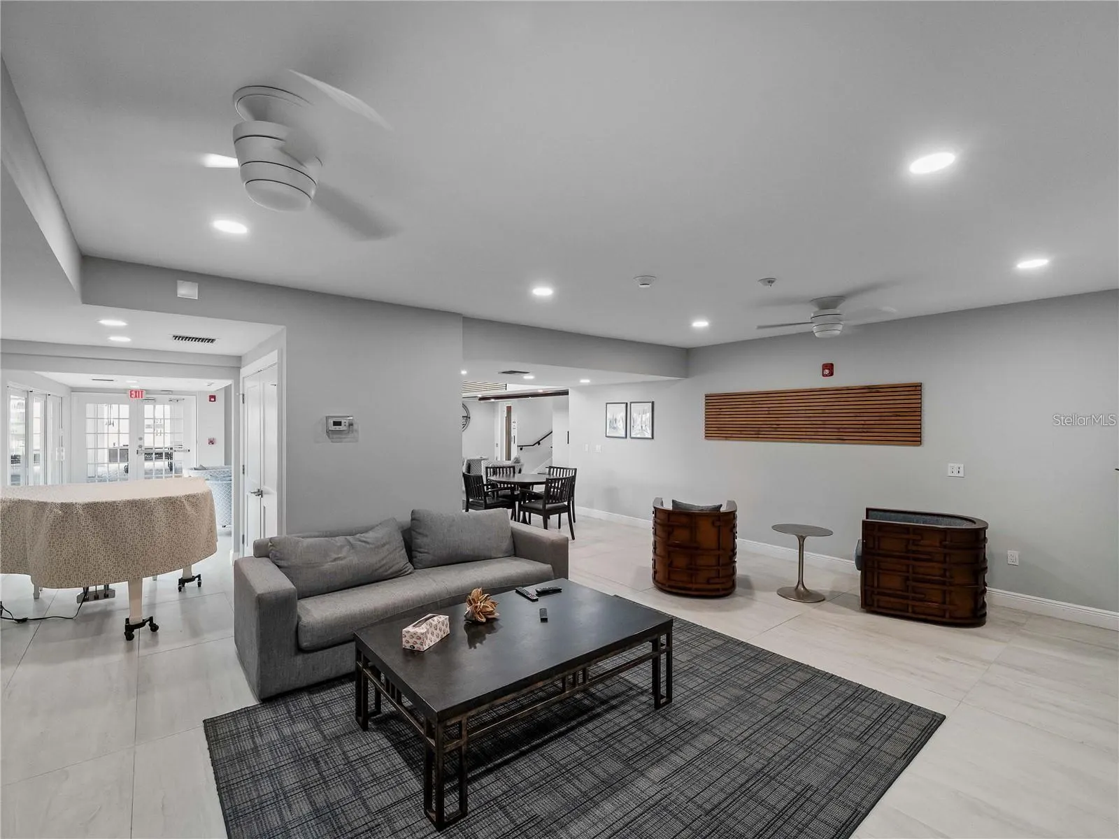 102 WINDWARD DR