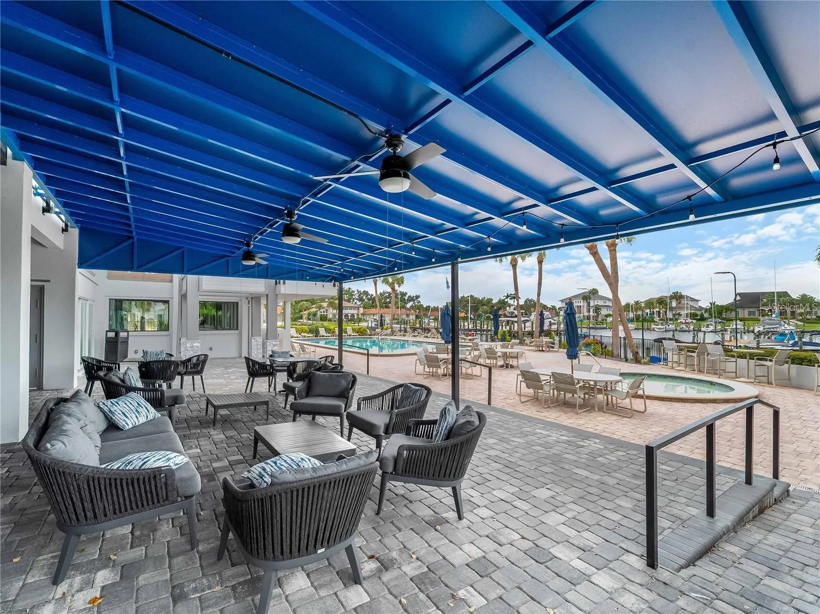 102 WINDWARD DR