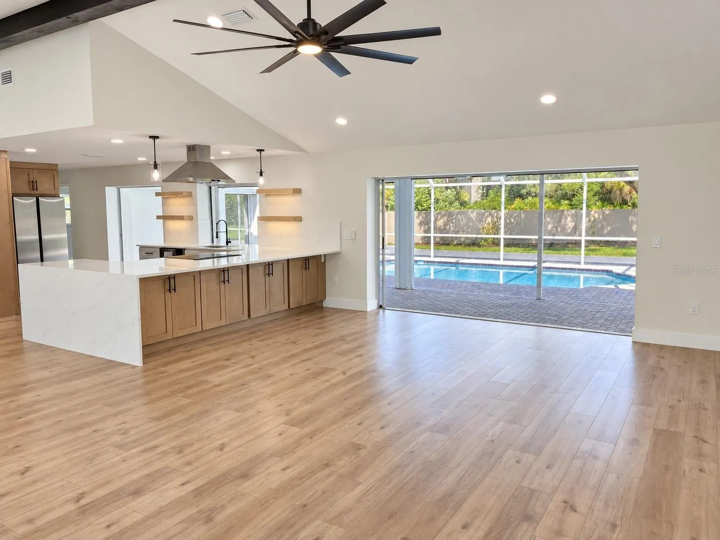 102 WINDWARD DR