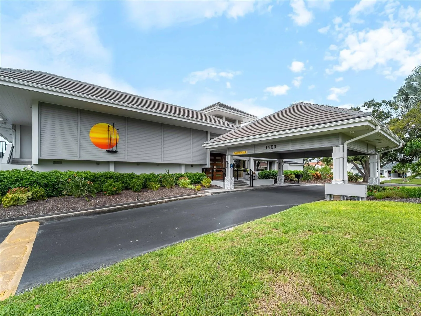 102 WINDWARD DR
