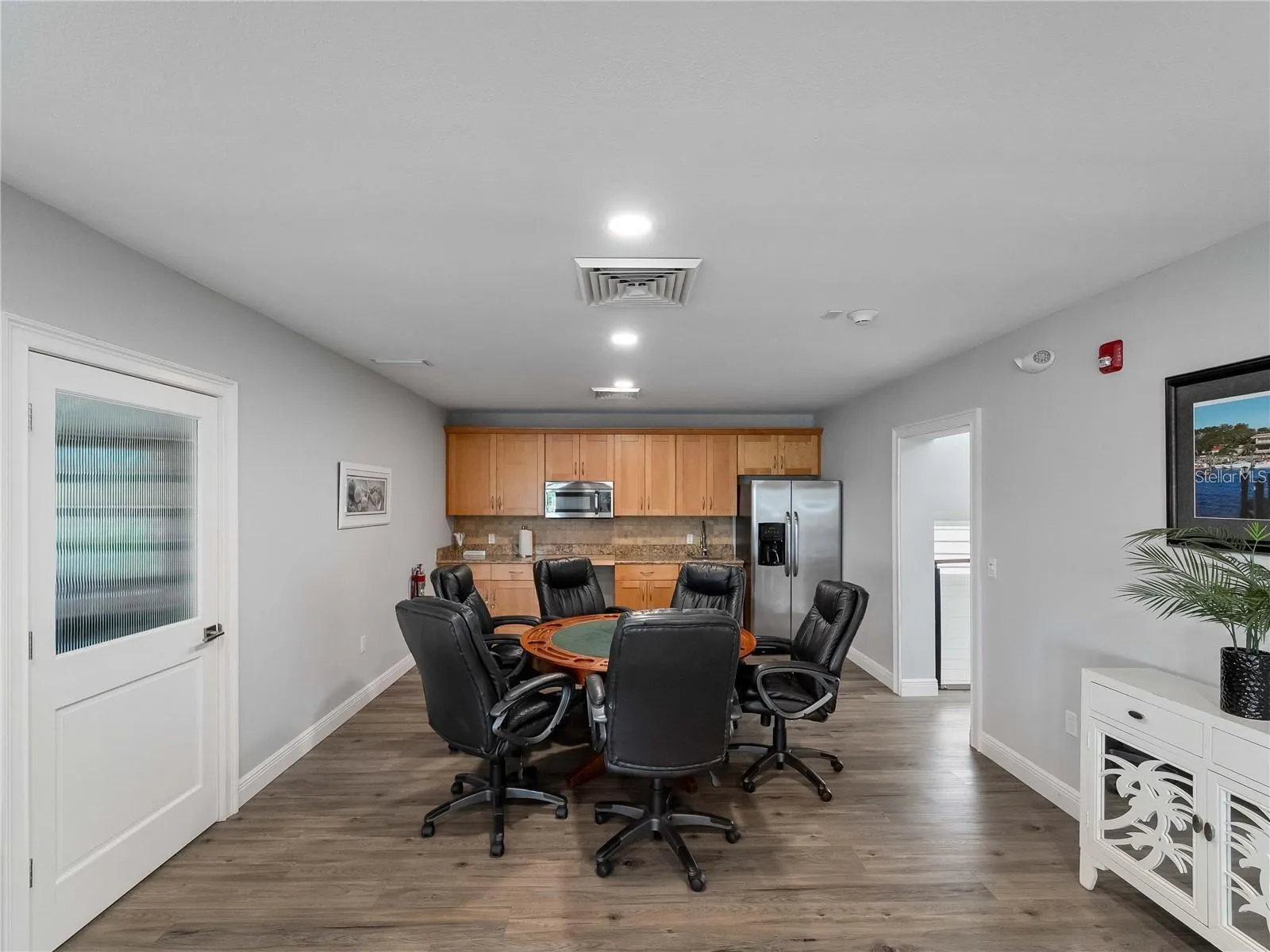 102 WINDWARD DR