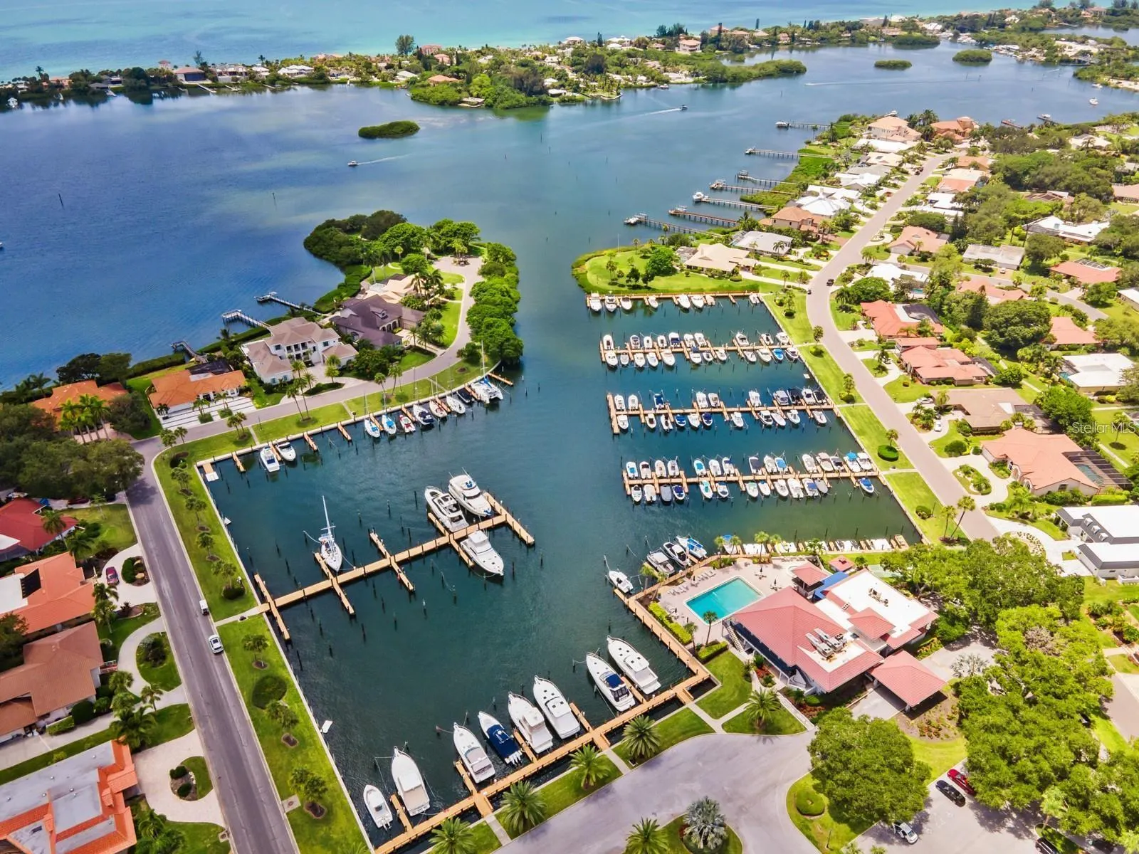 102 WINDWARD DR