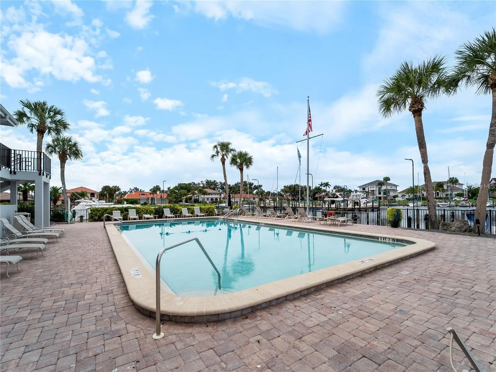 102 WINDWARD DR