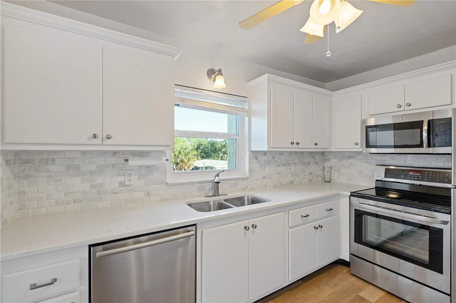 1120 N SHORE DR NE #405 #405
