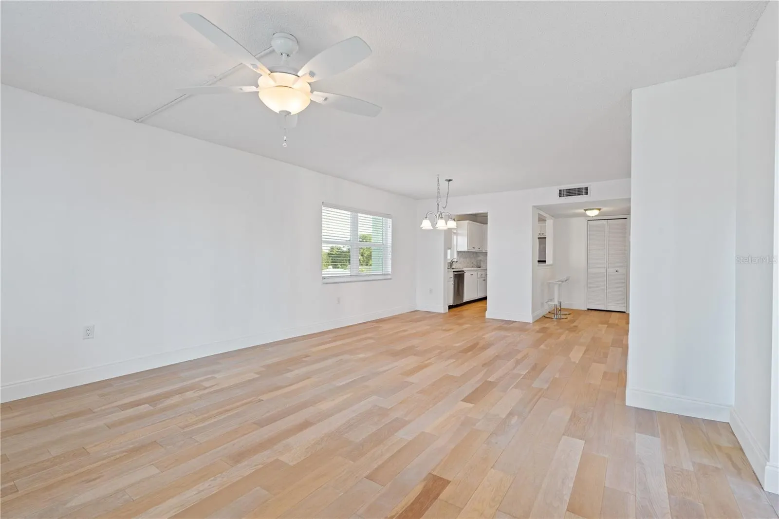 1120 N SHORE DR NE #405 #405