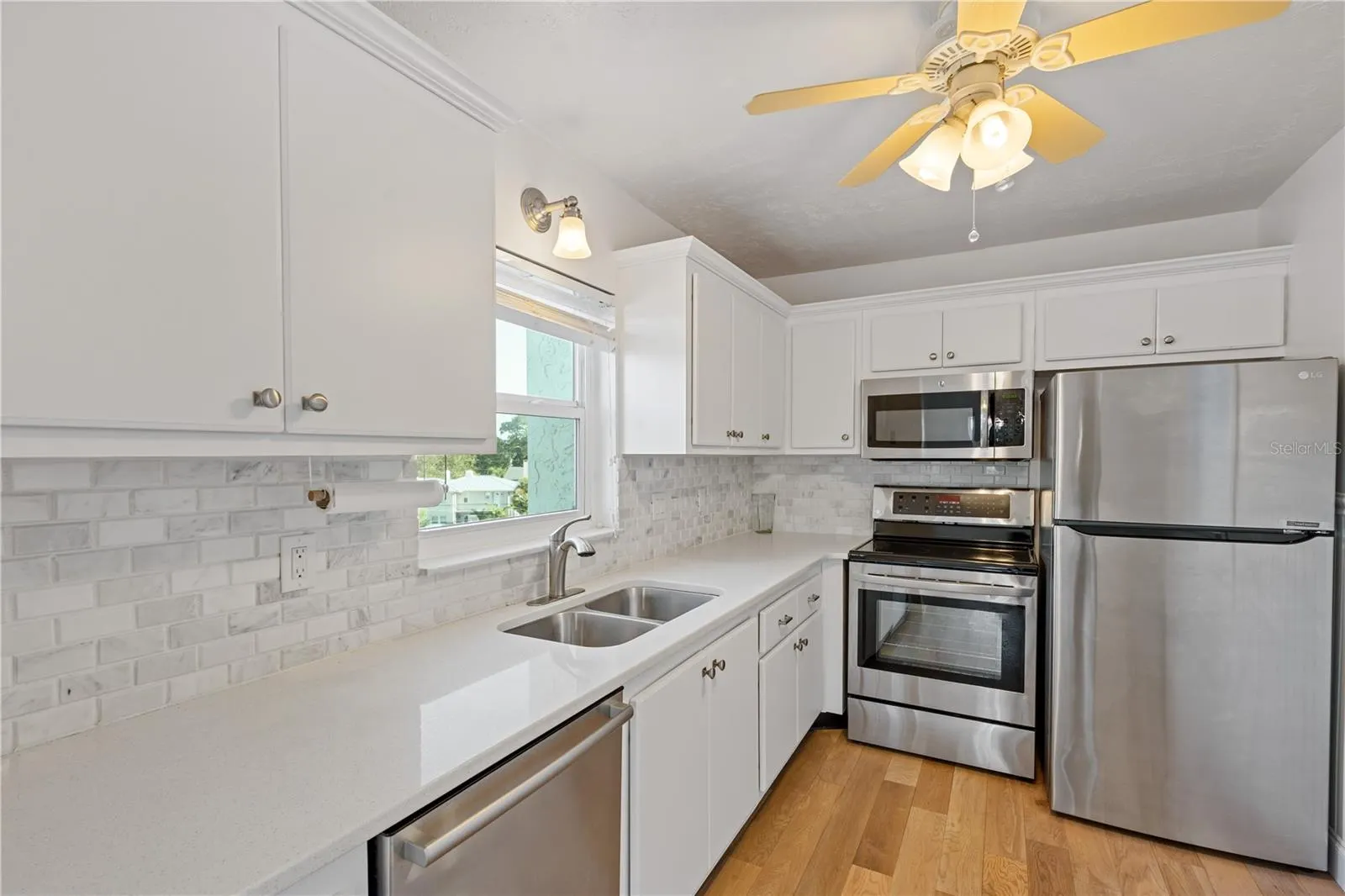 1120 N SHORE DR NE #405 #405