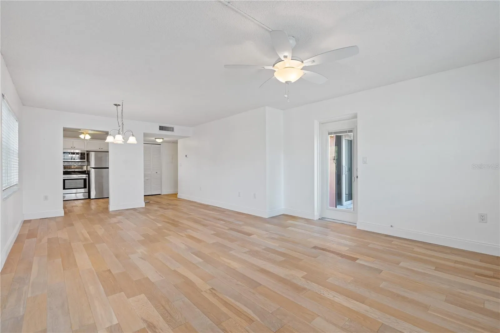 1120 N SHORE DR NE #405 #405