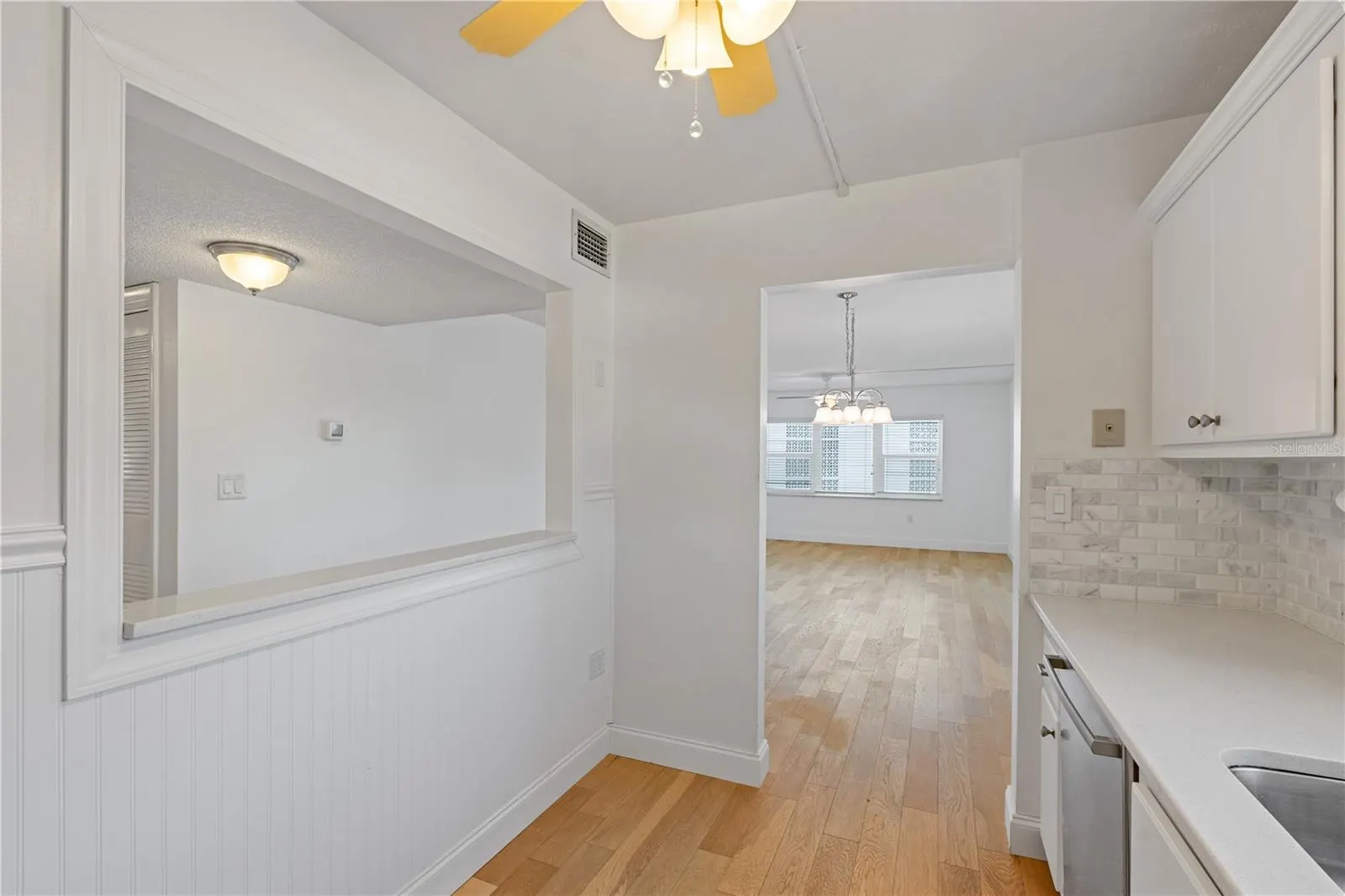 1120 N SHORE DR NE #405 #405