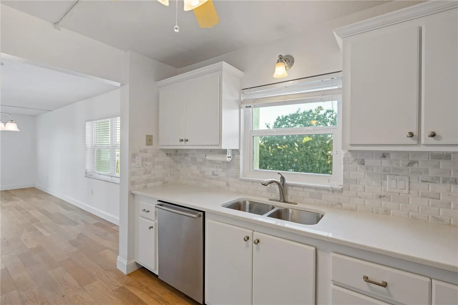 1120 N SHORE DR NE #405 #405