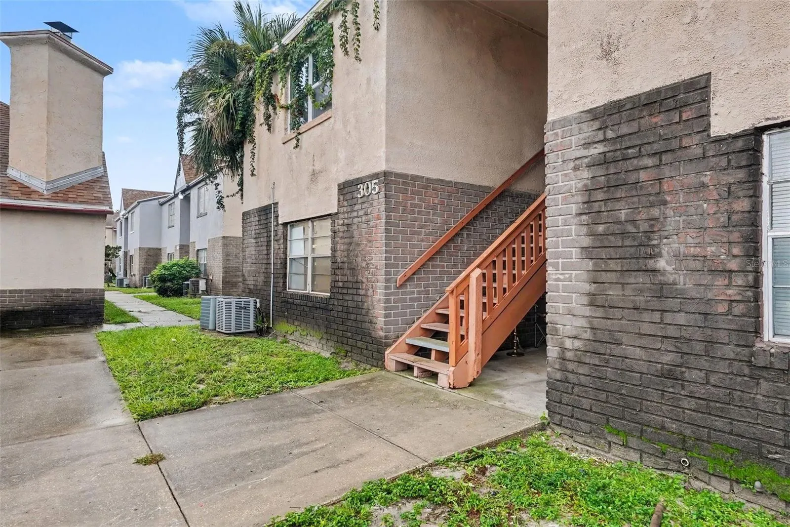 305 E WELLINGTON CT #64 #64
