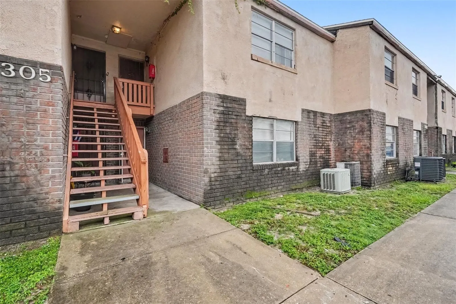 305 E WELLINGTON CT #64 #64