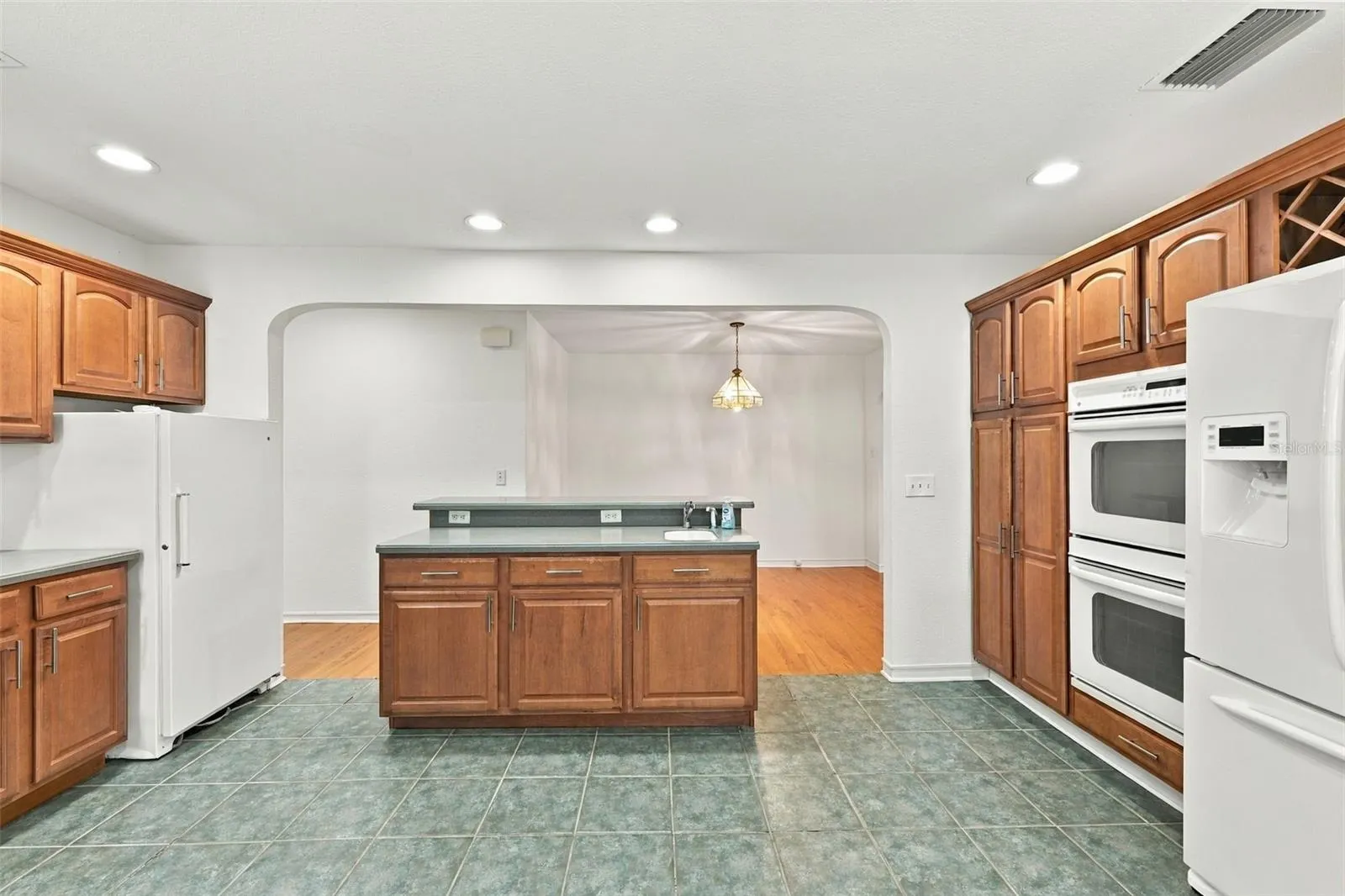 212 S BRADFORD AVE