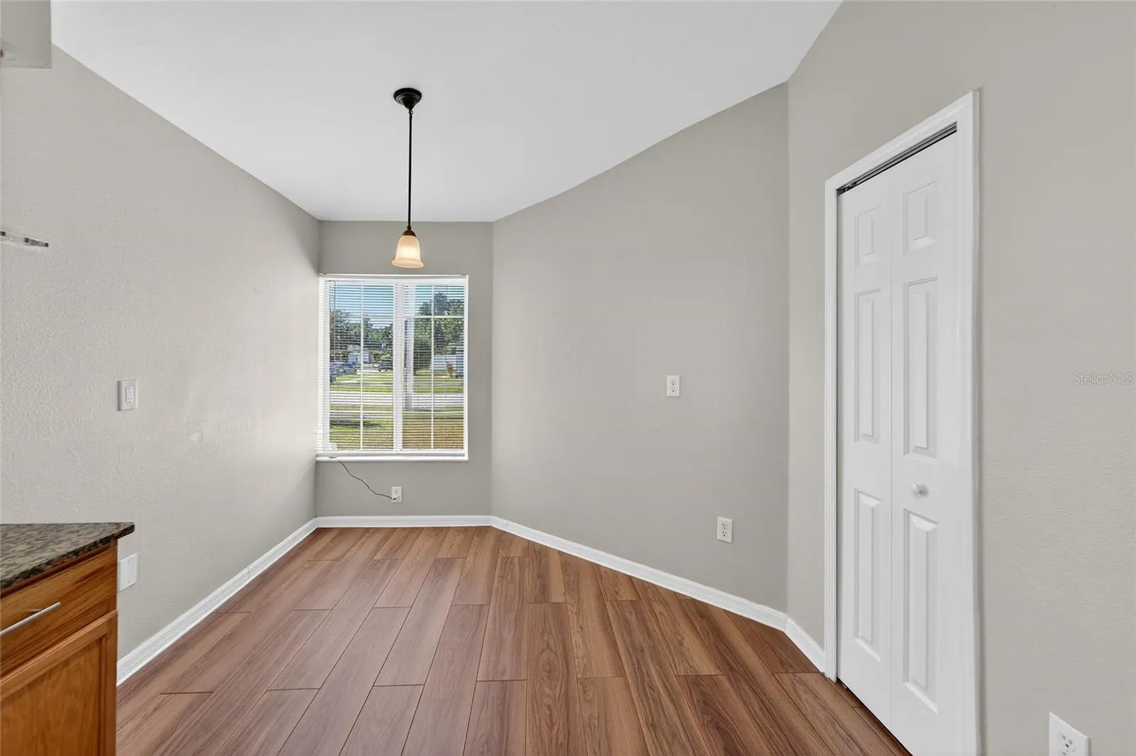 11812 LYNMOOR DR