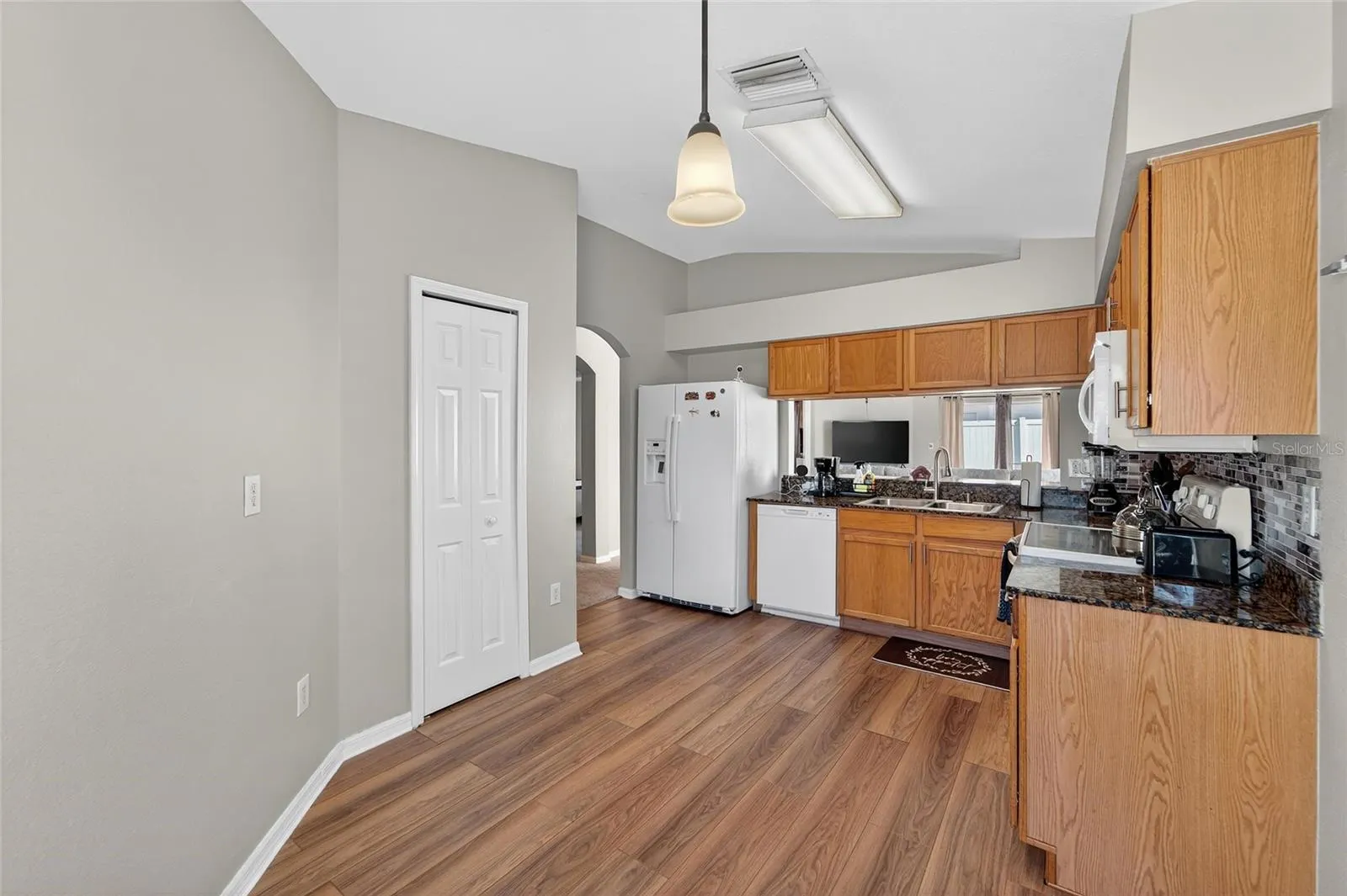 11812 LYNMOOR DR
