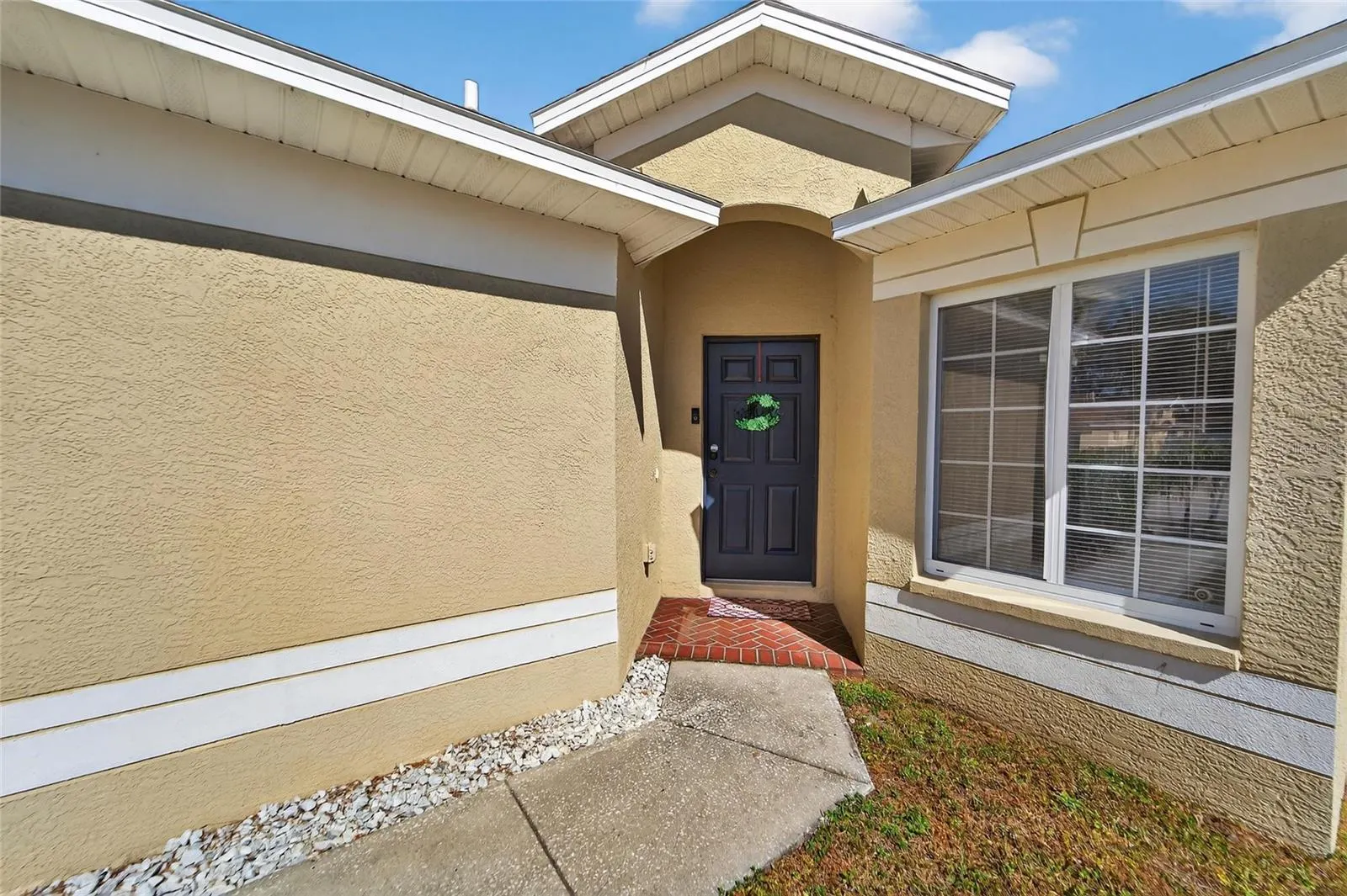11812 LYNMOOR DR