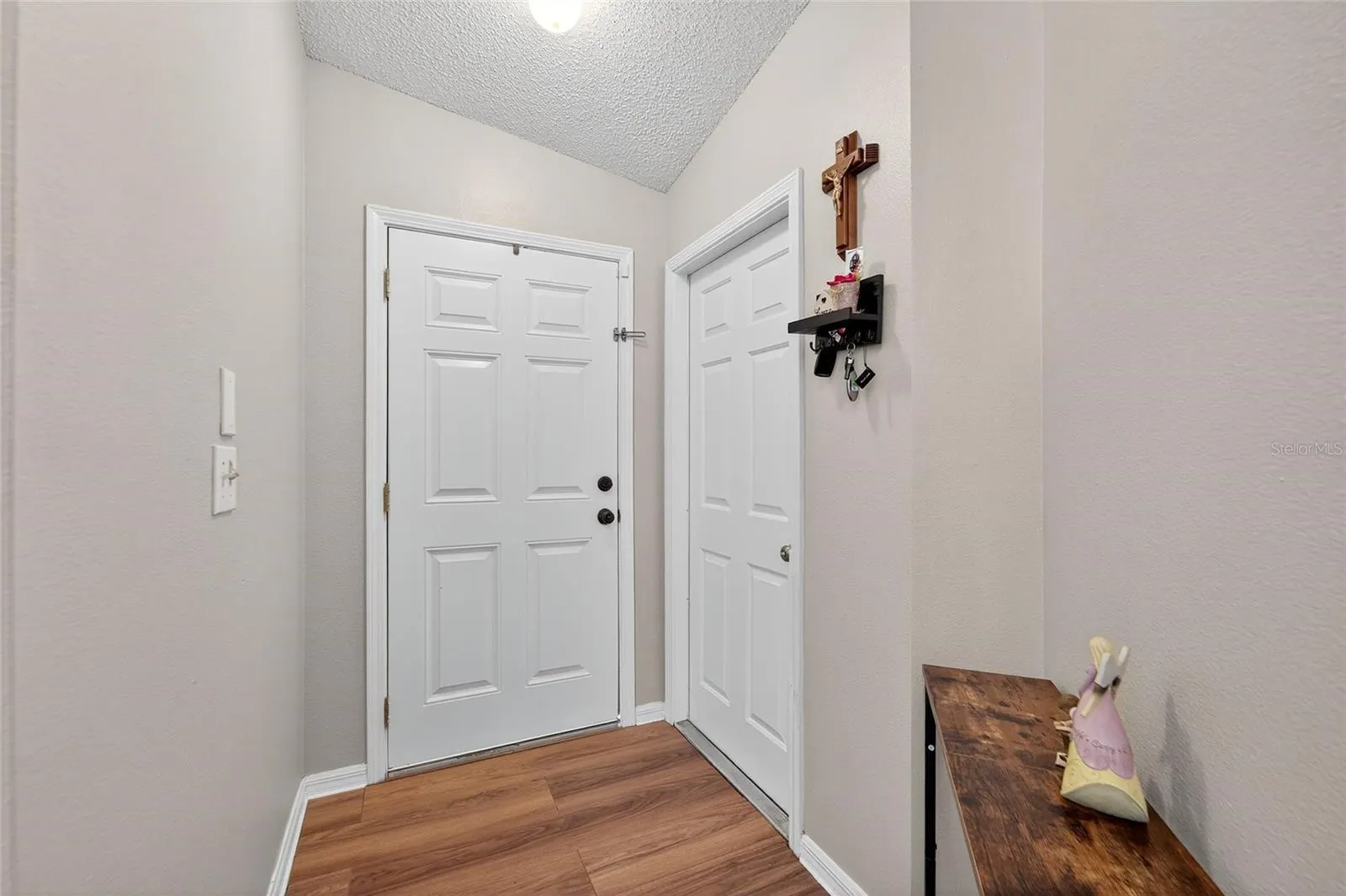 11812 LYNMOOR DR