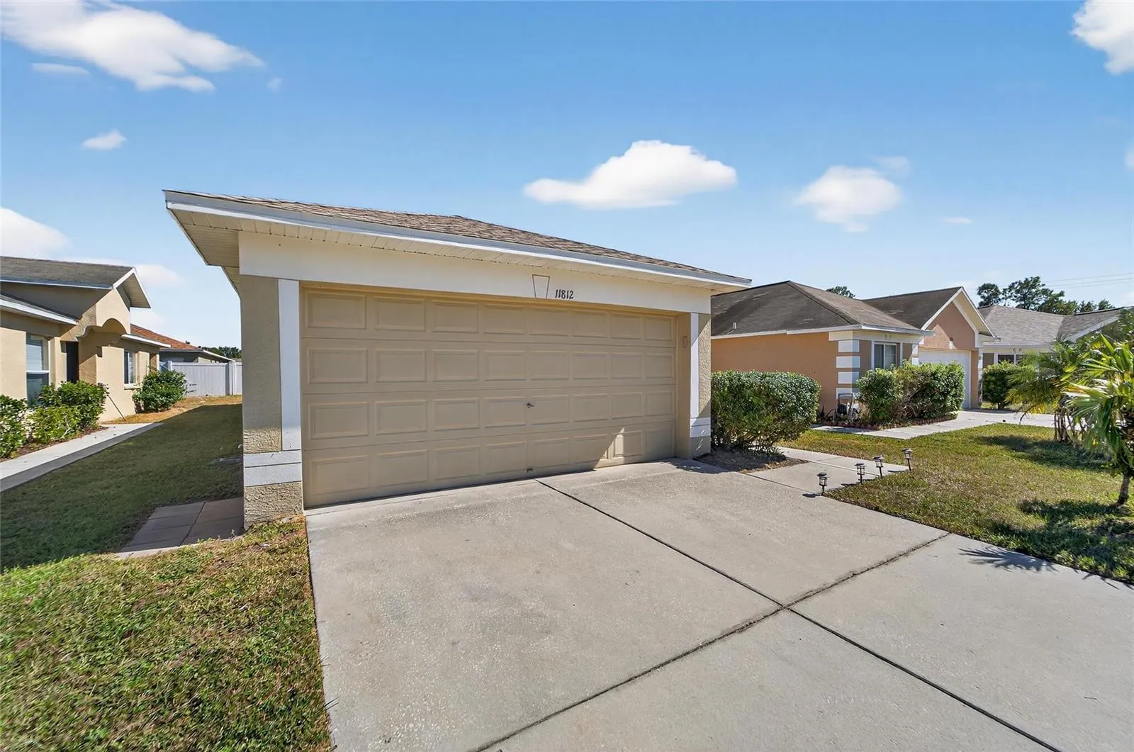 11812 LYNMOOR DR