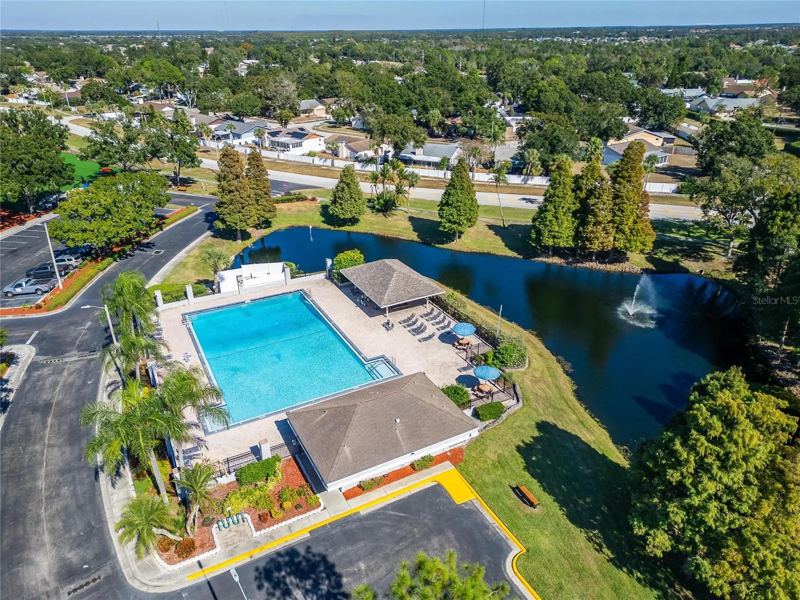 11812 LYNMOOR DR