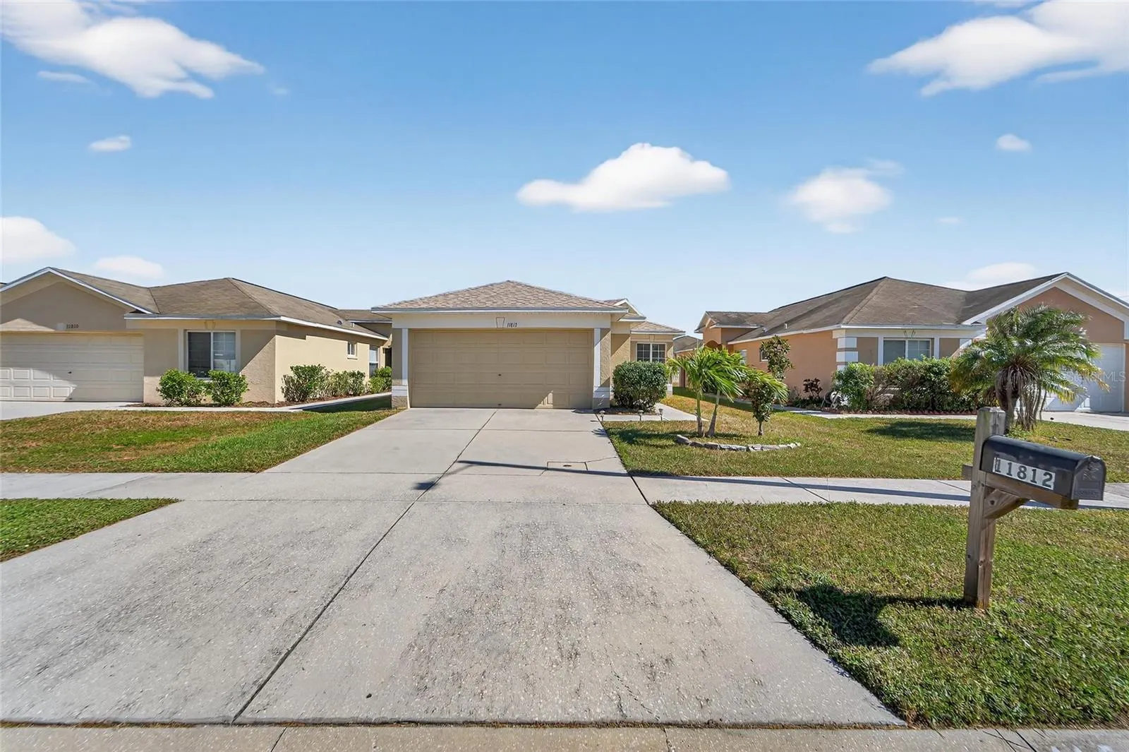 11812 LYNMOOR DR