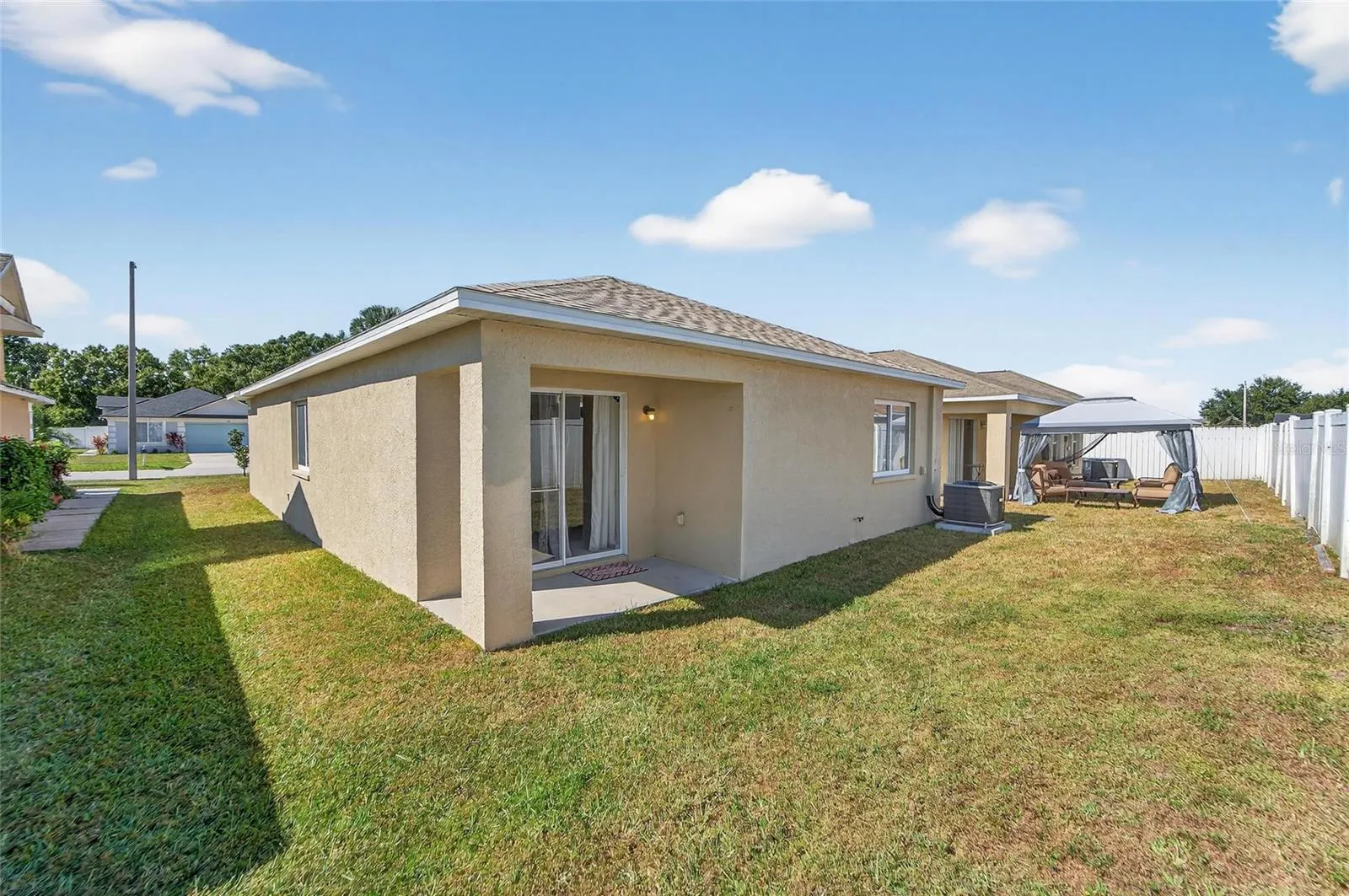 11812 LYNMOOR DR