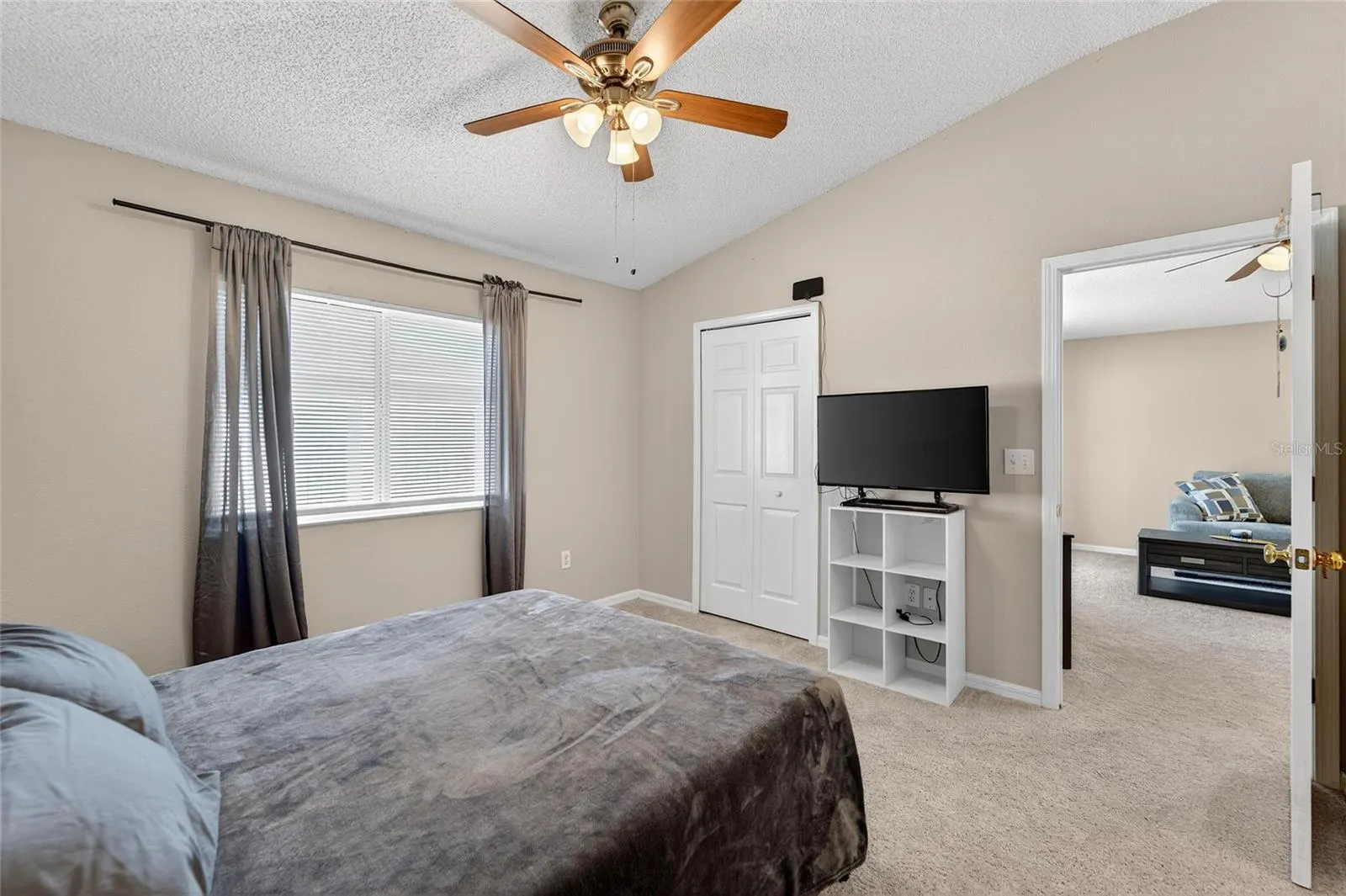 11812 LYNMOOR DR