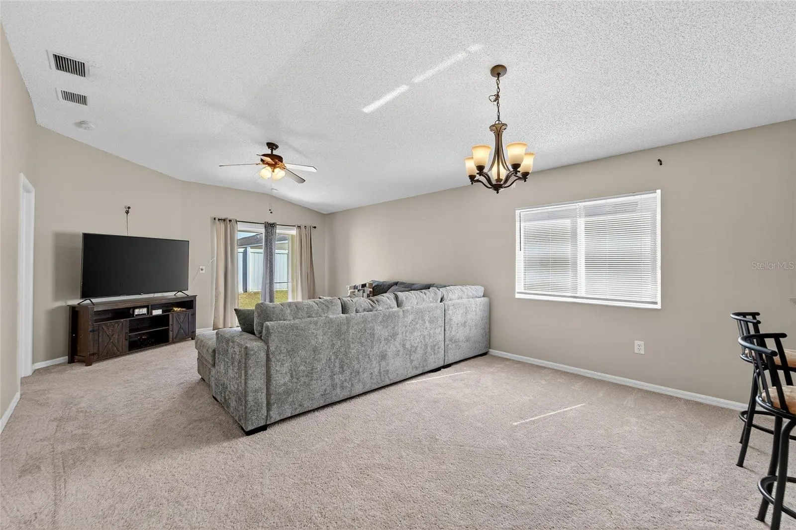 11812 LYNMOOR DR