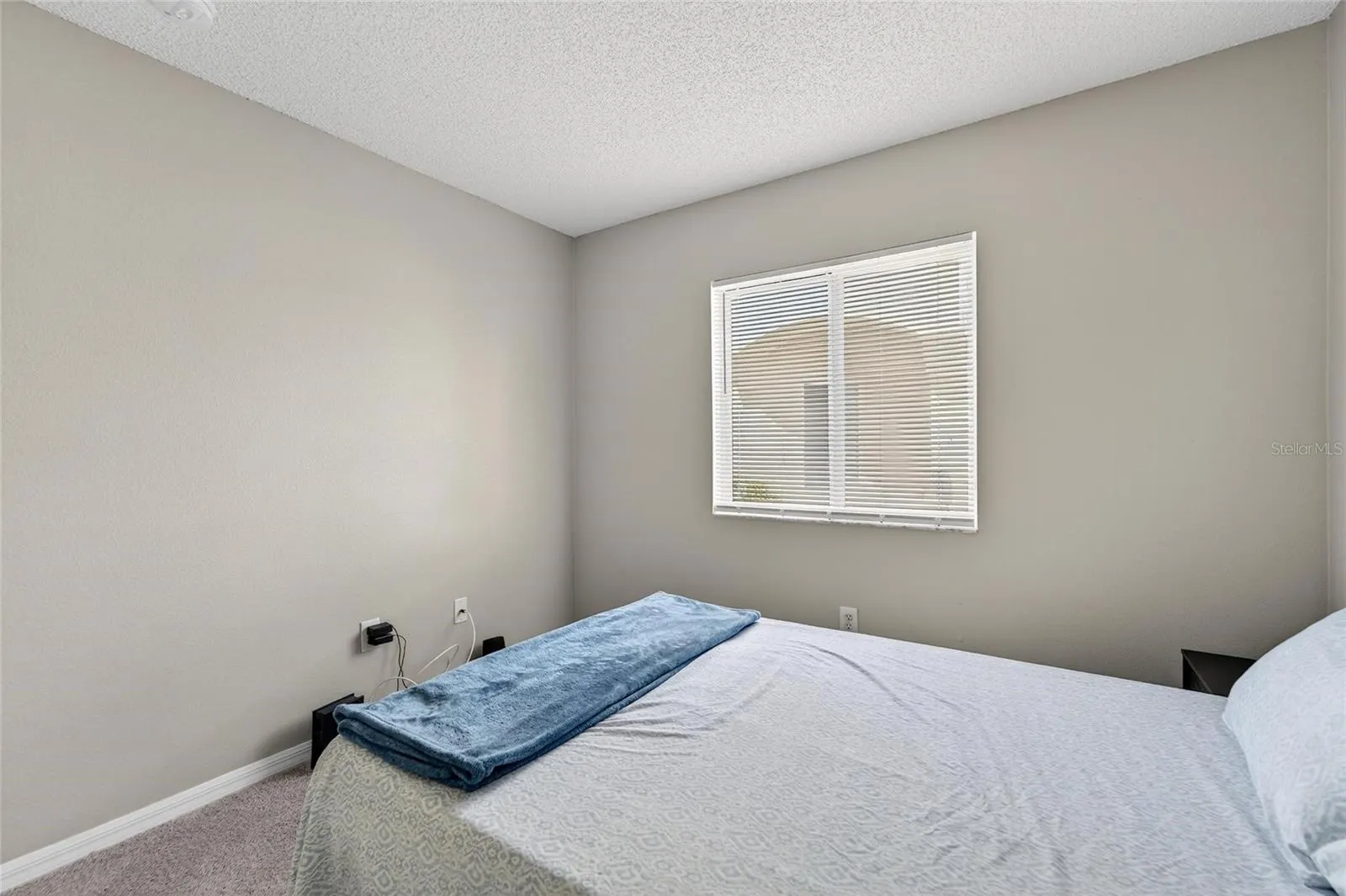 11812 LYNMOOR DR
