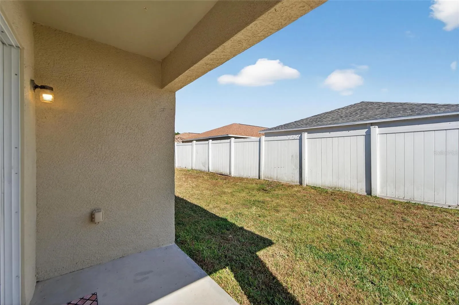 11812 LYNMOOR DR
