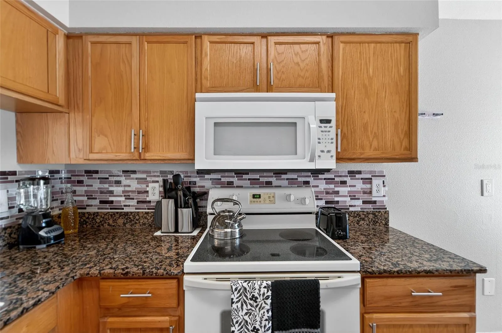 11812 LYNMOOR DR