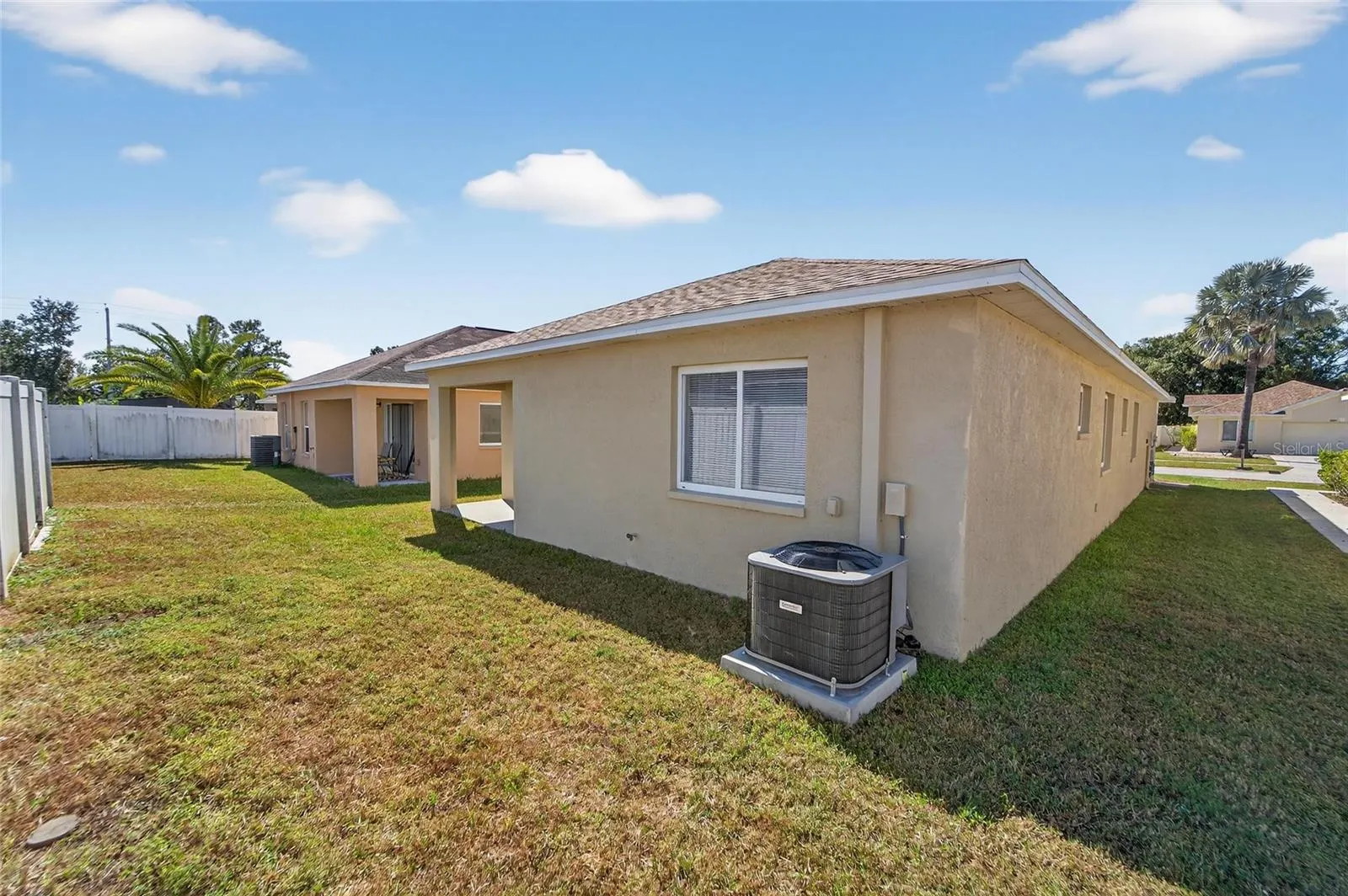 11812 LYNMOOR DR