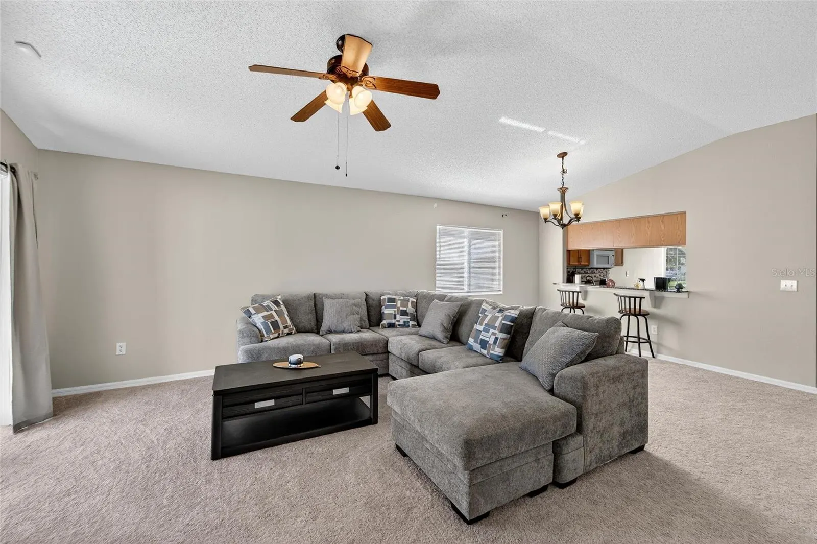 11812 LYNMOOR DR