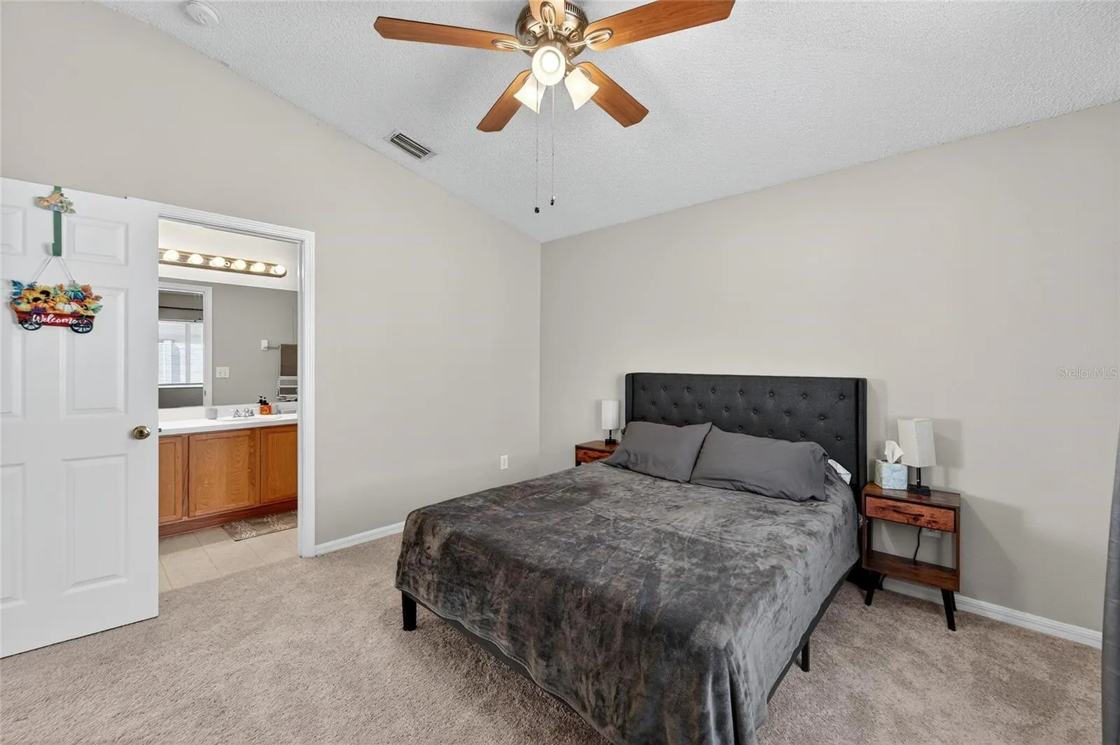 11812 LYNMOOR DR
